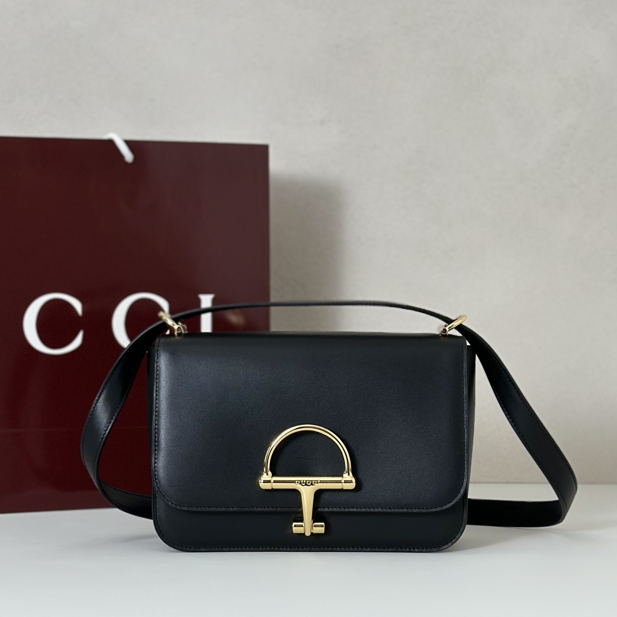 Gucci Siena small shoulder bag in black fine smooth leather