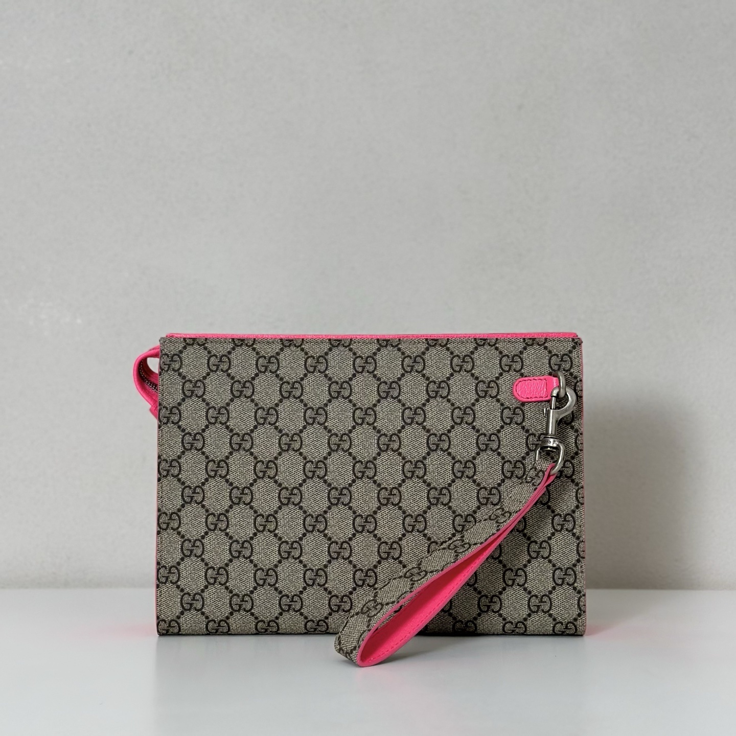 Gucci GG Supreme canvas small pouch with pink leather trim