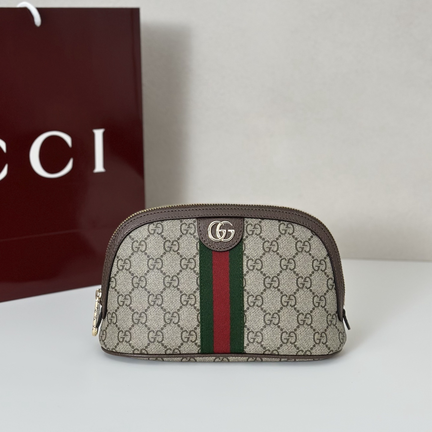 Gucci Ophidia cosmetic case bag in beige and brown GG Supreme canvas with the signature green and red Web stripe and Double G emblem
