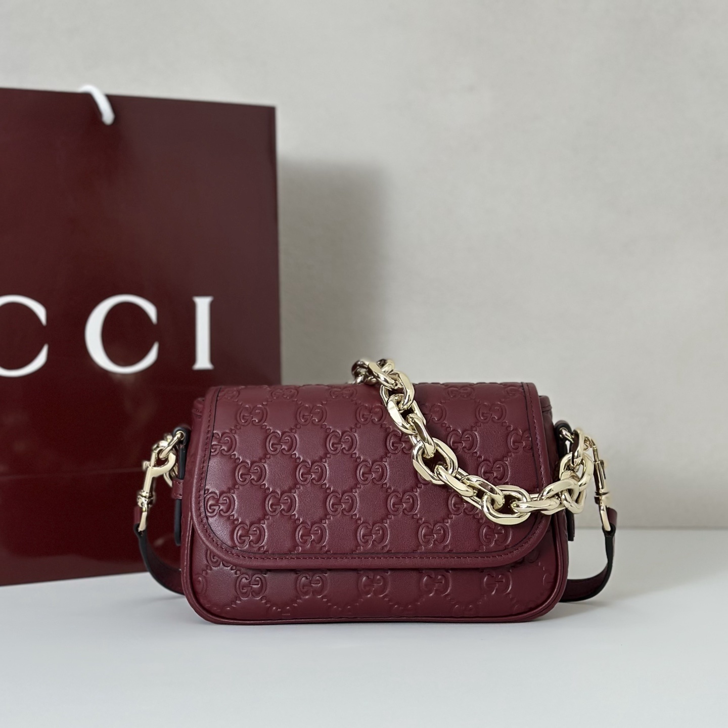 Gucci Strap Purse GG Emblem Small Shoulder Bag in Rosso Ancora red GG leather