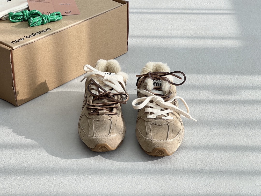 New Balance x Miu Miu 530 SL sneaker in beige suede with a sherpa lining