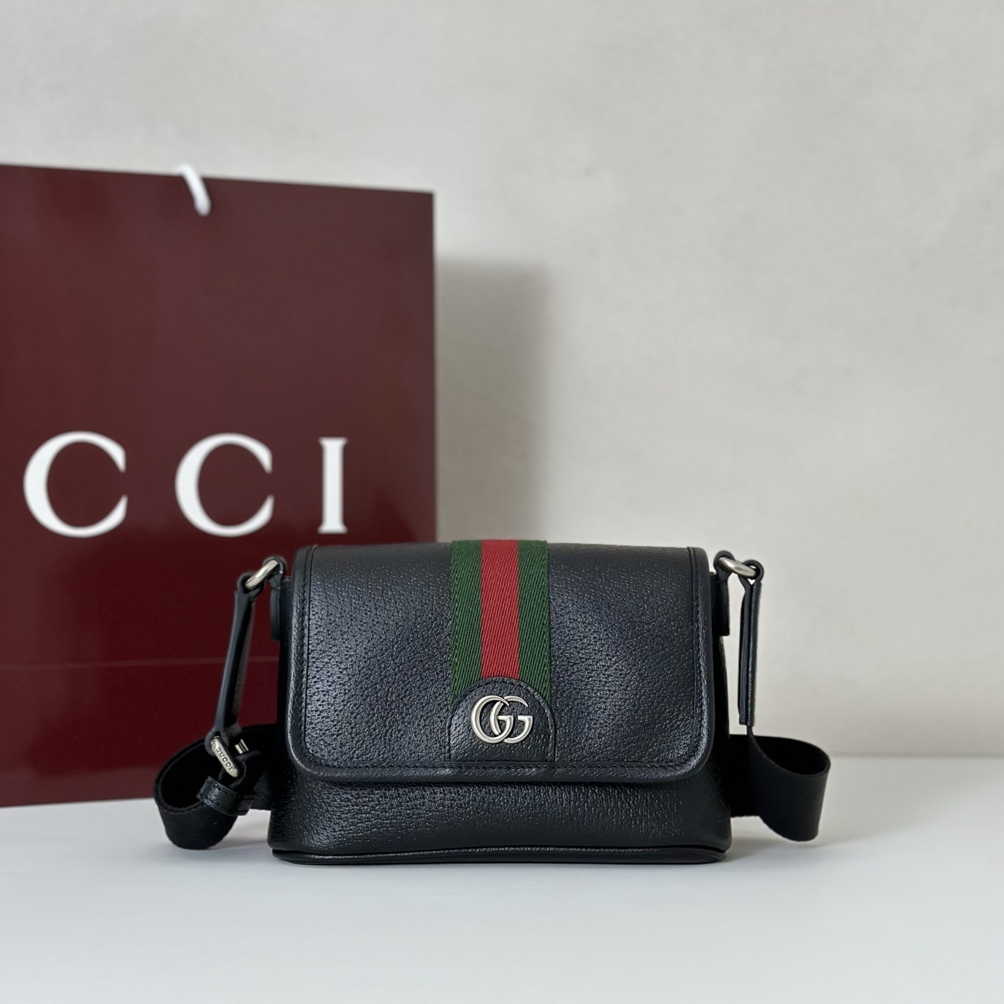 Gucci Ophidia mini or small messenger bag in black leather with the signature green and red web stripe and Double G logo