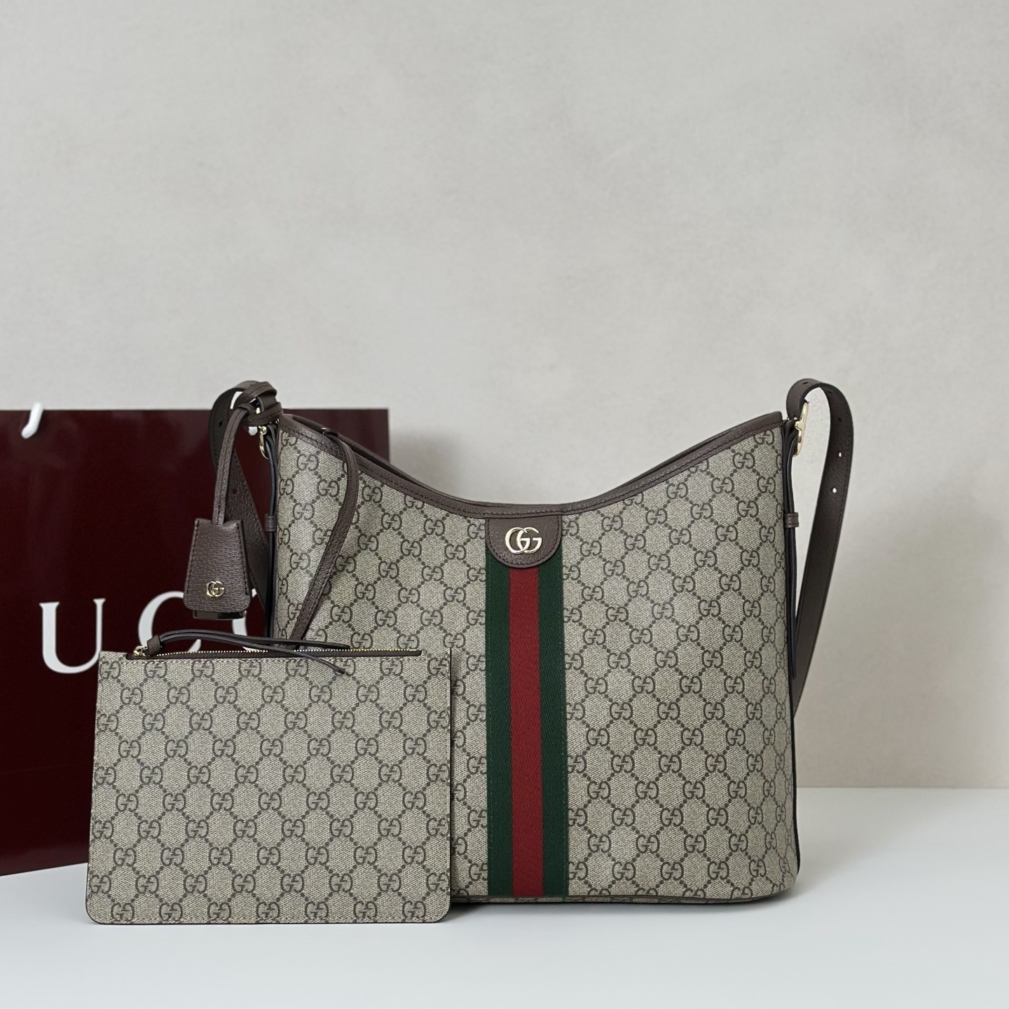 Gucci Ophidia large shoulder bag in beige/ebony GG Supreme canvas with brown leather trim and green and red web detailing