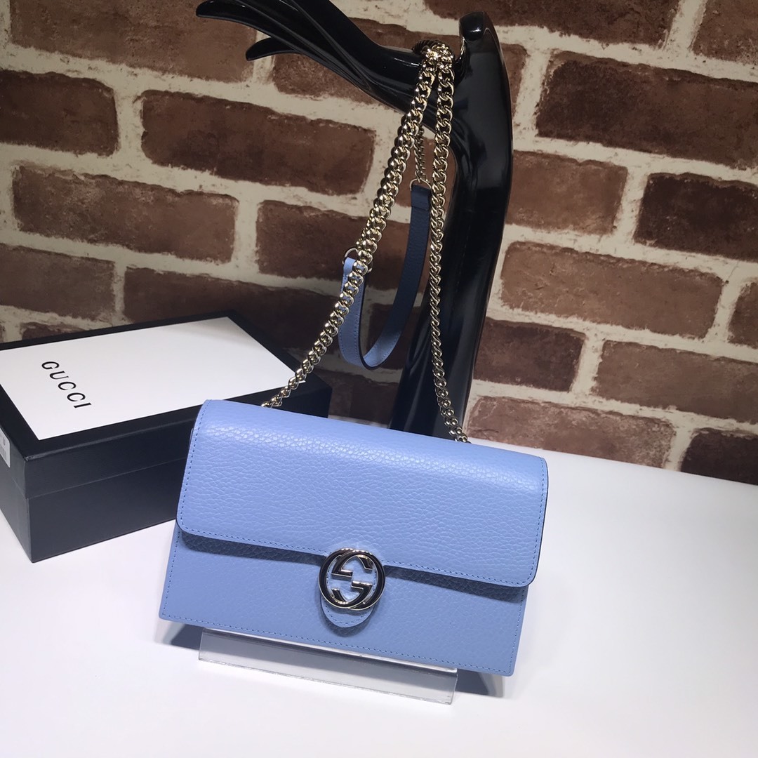 Gucci Interlocking G Chain Wallet Crossbody in blue pebbled leather