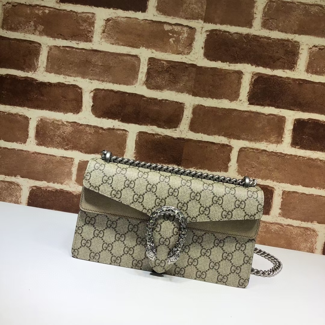 Gucci Dionysus shoulder bag in GG Supreme canvas with a textured tiger head closure