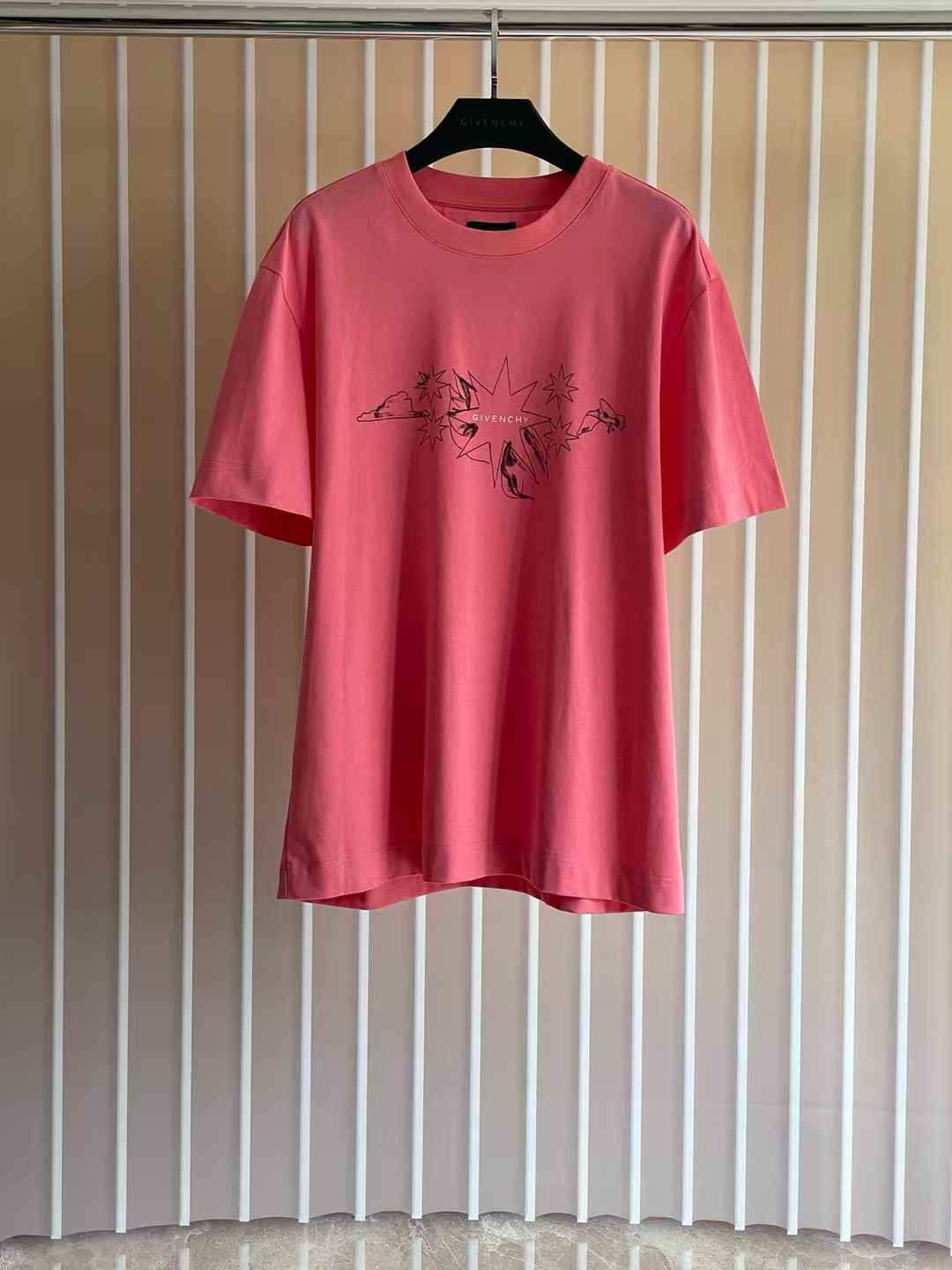 Givenchy Tarot Print Boxy Fit T-shirt in cotton in the color pink or rosewood