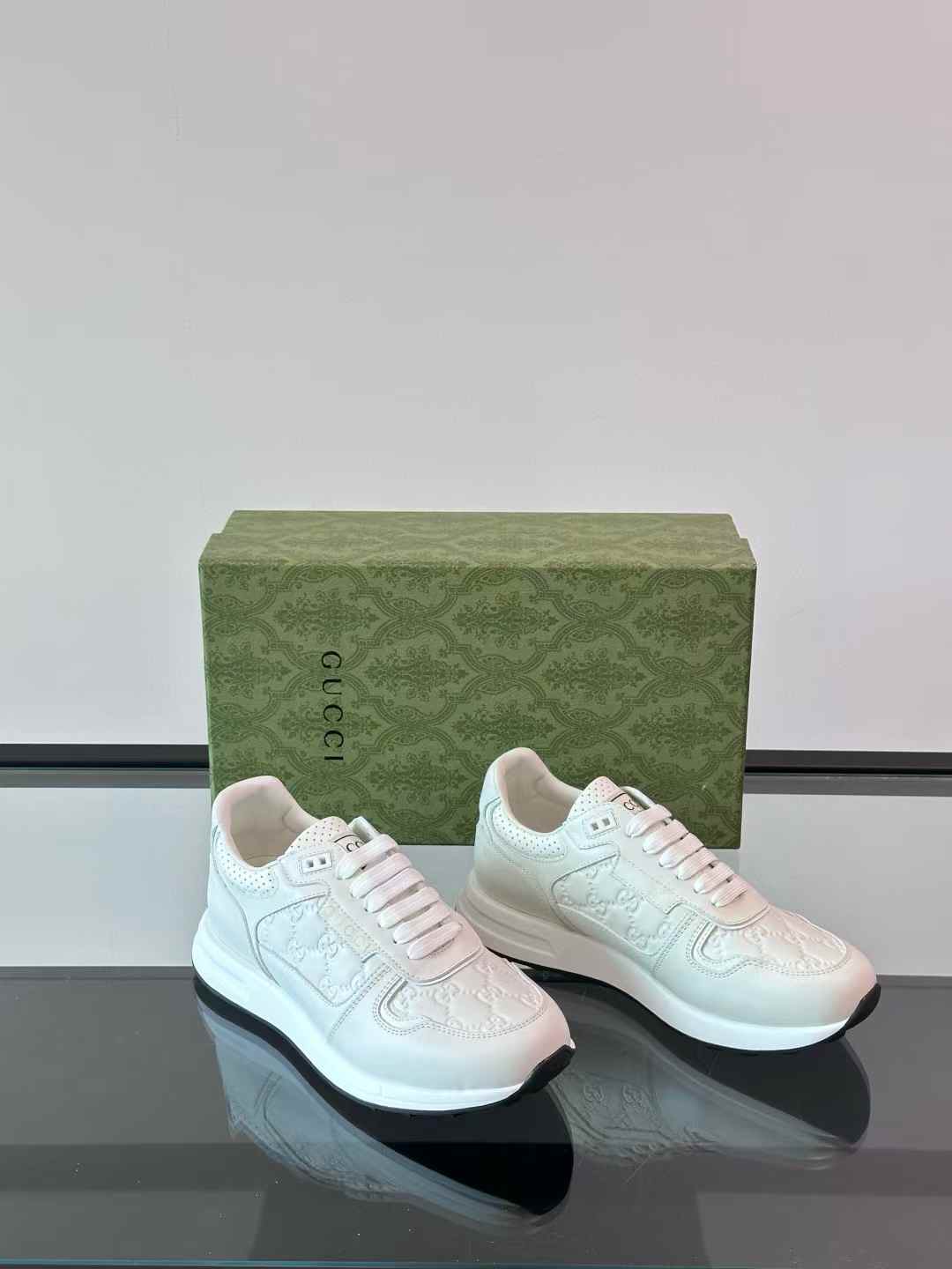 gucci white leather sneakers the brand DOC Sneakers