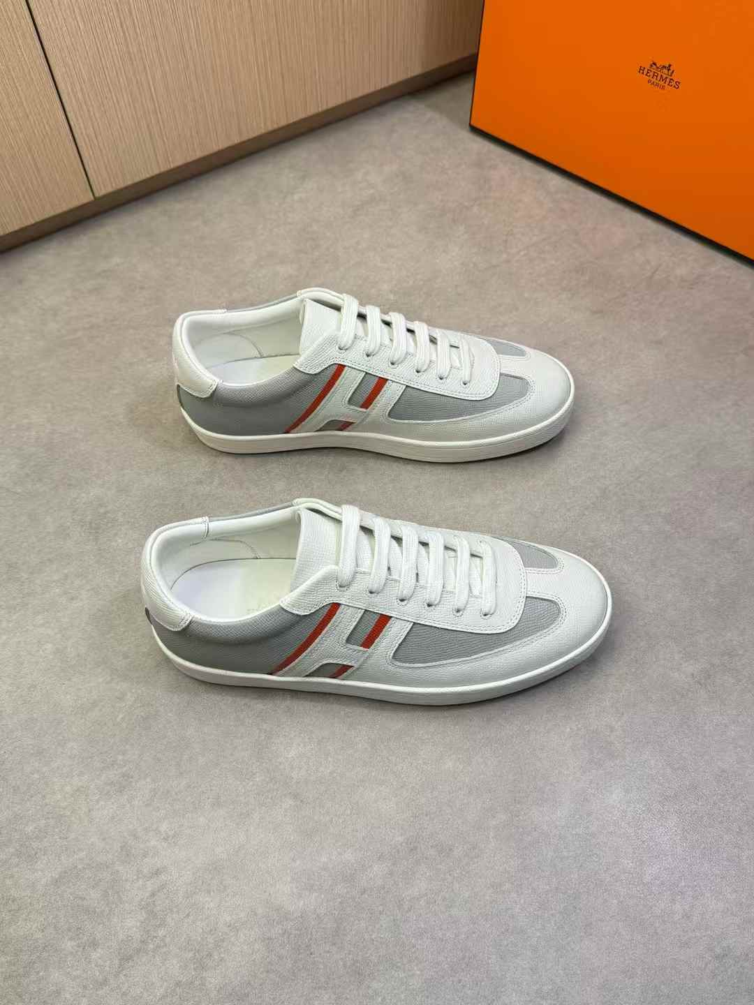 Hermès Boomerang sneakers in white and grey Epsom calfskin with orange accents