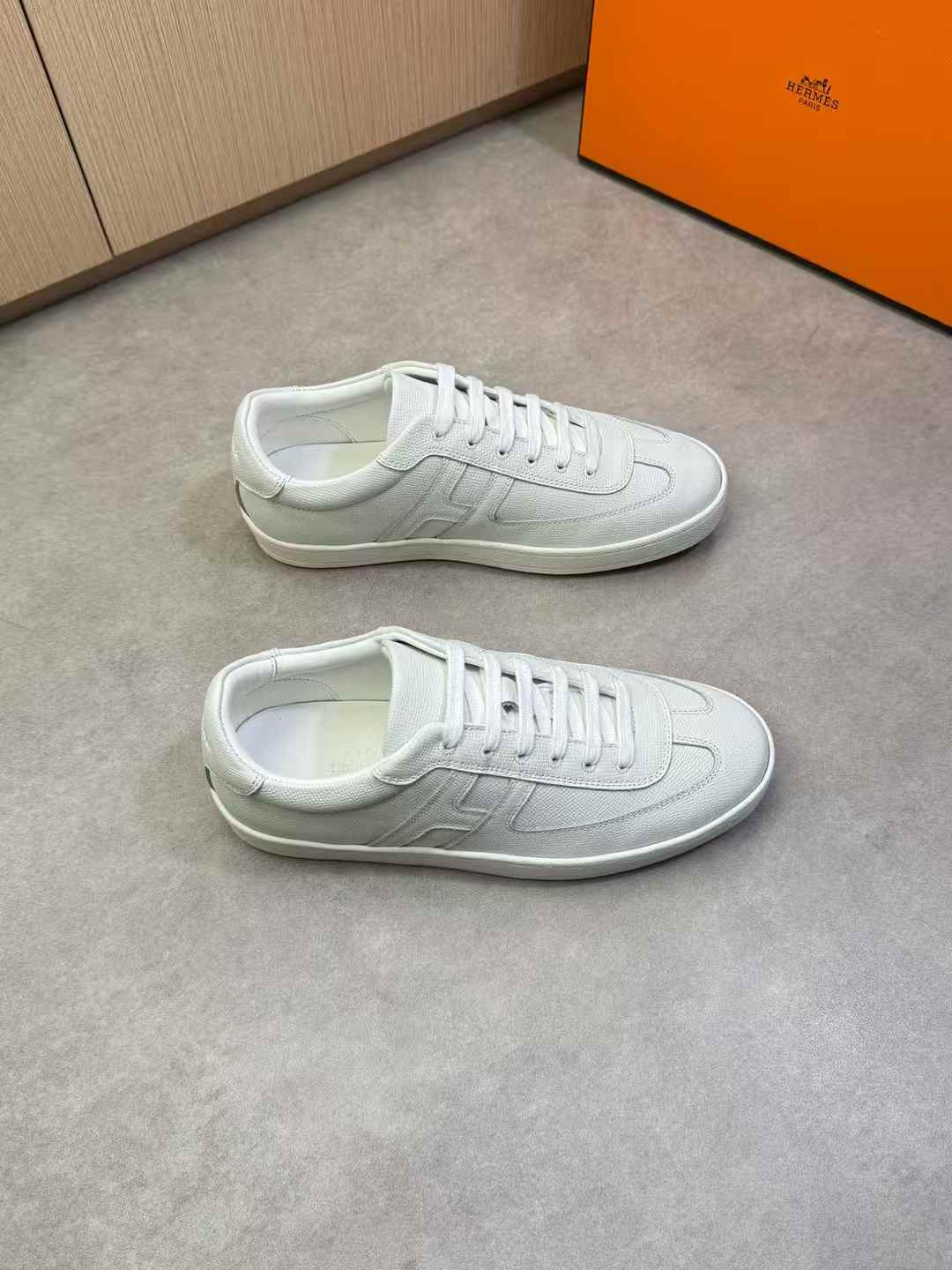 Hermès Boomerang sneakers in white calfskin leather