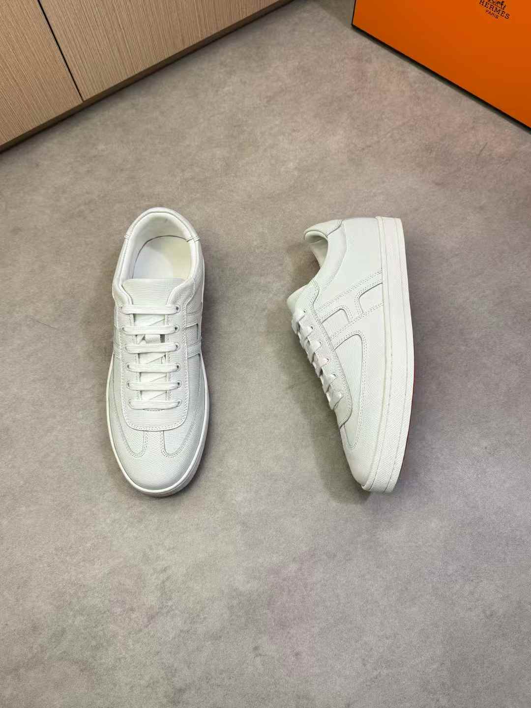 Hermès Boomerang sneakers in white calfskin leather