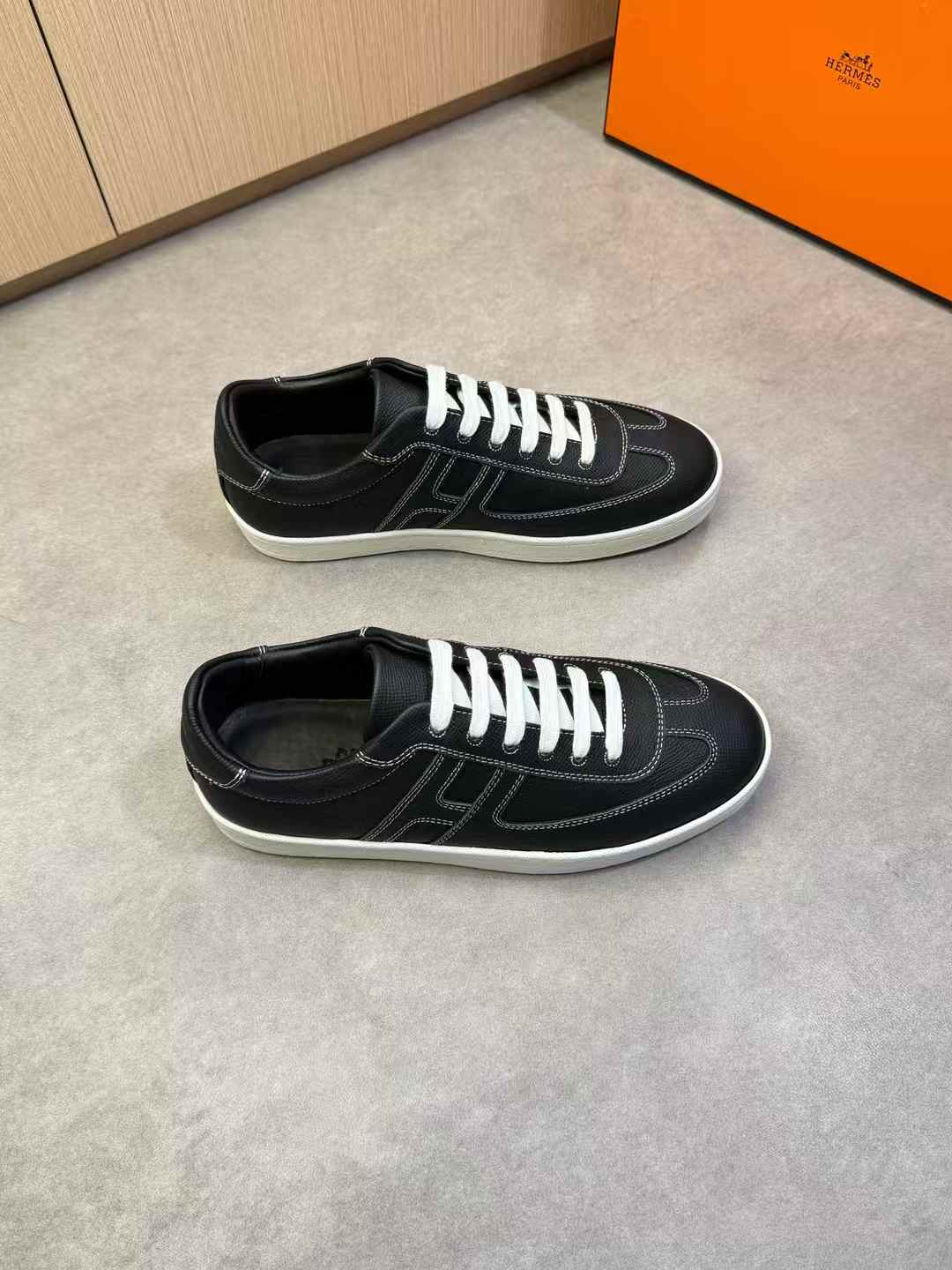 Hermès Men's Boomerang flat sneaker in black leather with white stitching