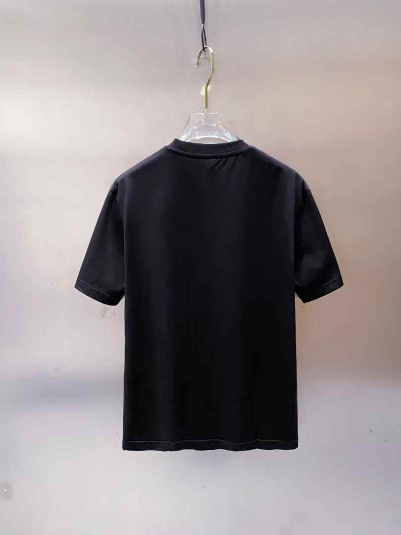 Moncler logo-patch T-shirt black with a pink logo