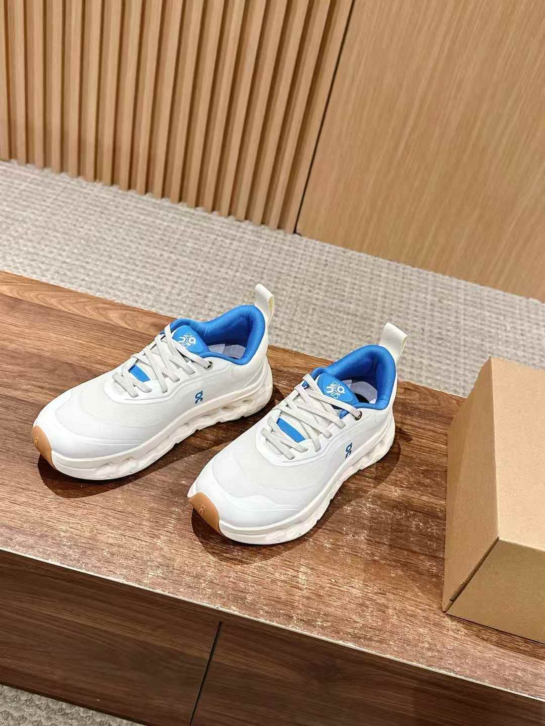 loewe On Running Cloudtilt 2 x sneakers in the white and navy colorway