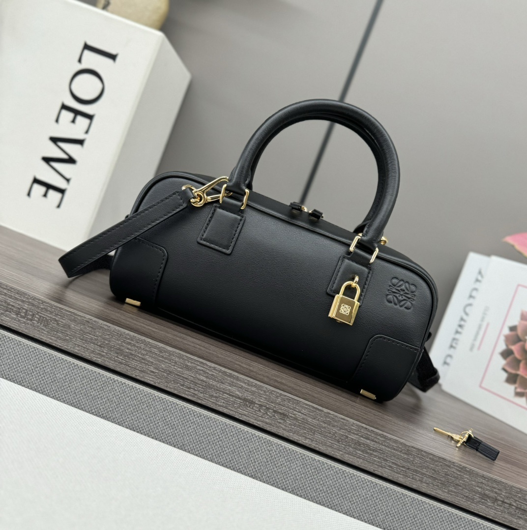 Loewe Amazona 23 cropped bag in black nappa calfskin leather