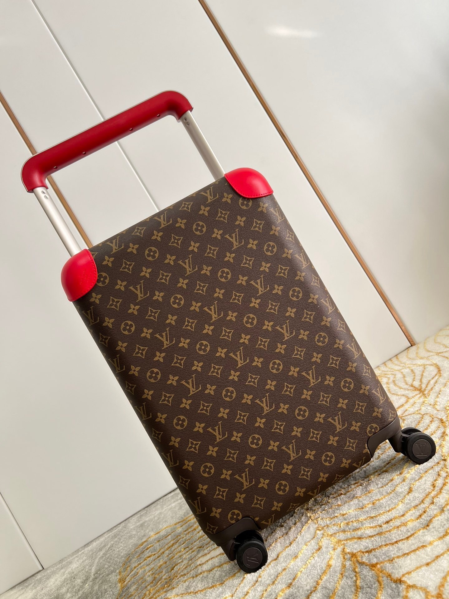 LV Horizon 55 rolling suitcase in Monogram canvas with red