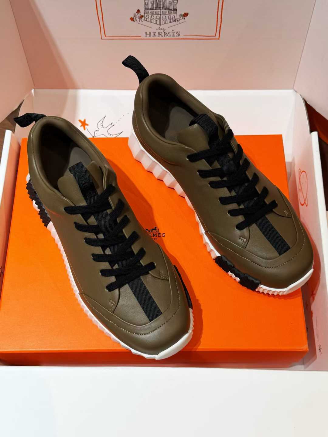 Hermès Jump sneaker in calfskin with a light oversized sole and black rubber inserts