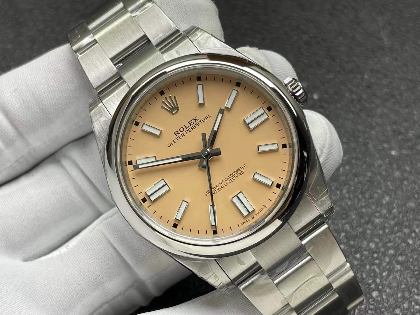 Rolex Oyster Perpetual 41 (reference 124300) in Oystersteel with a yellow/beige dial and an Oyster bracelet.