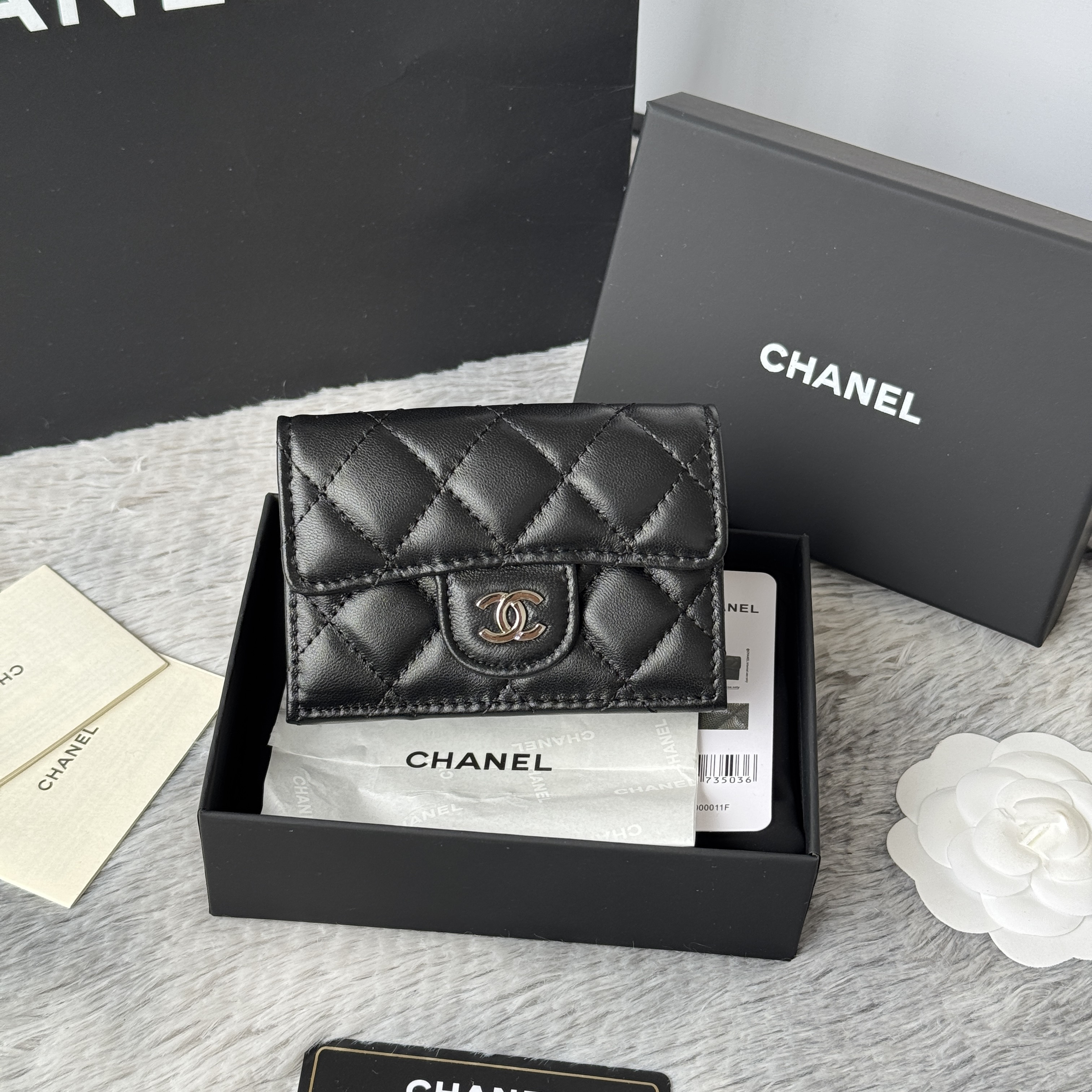 Chanel Classic card holder in black lambskin leather
