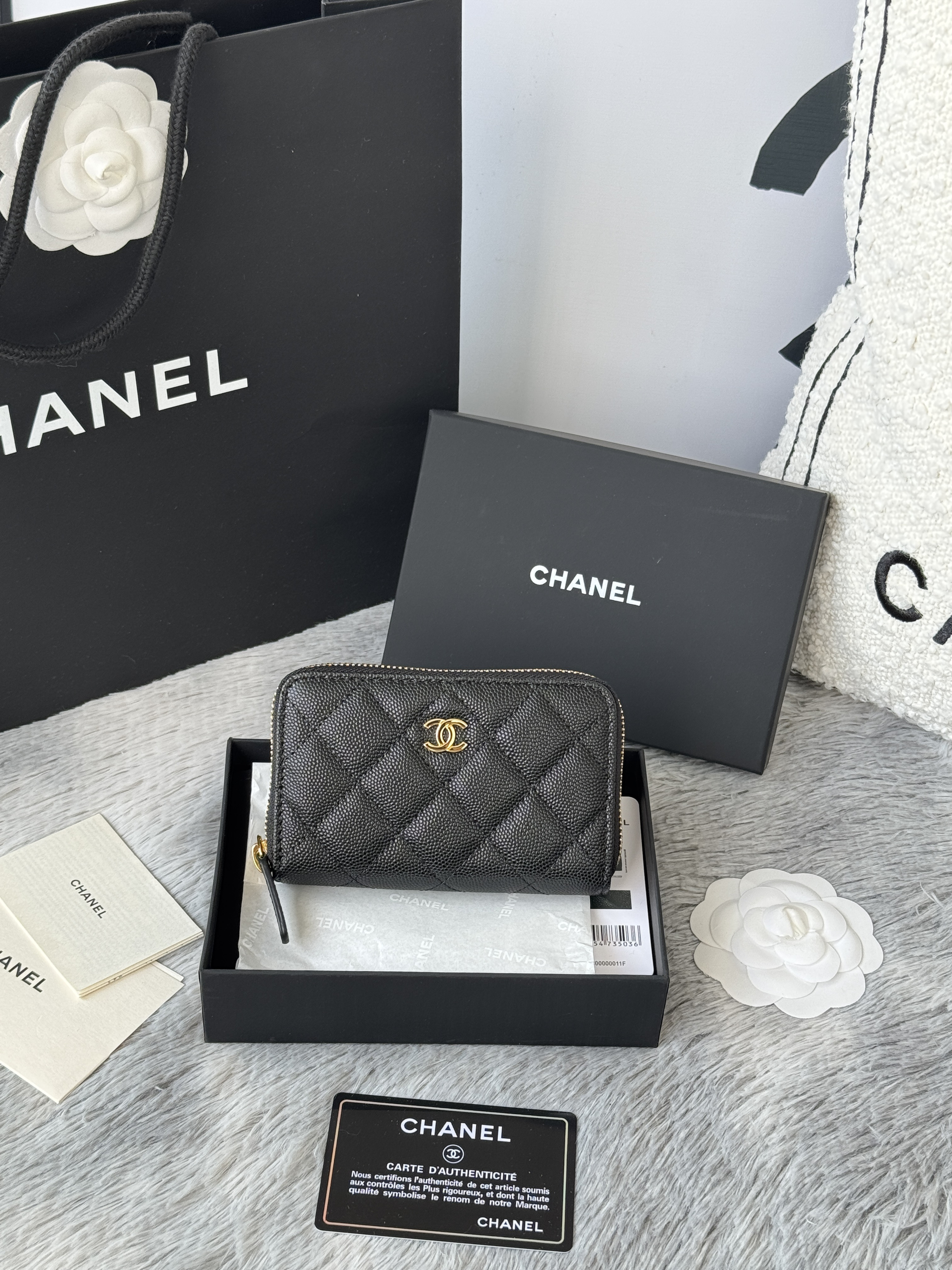 Chanel Classic Zipped Coin Purse in black caviar leather with gold-tone hardware