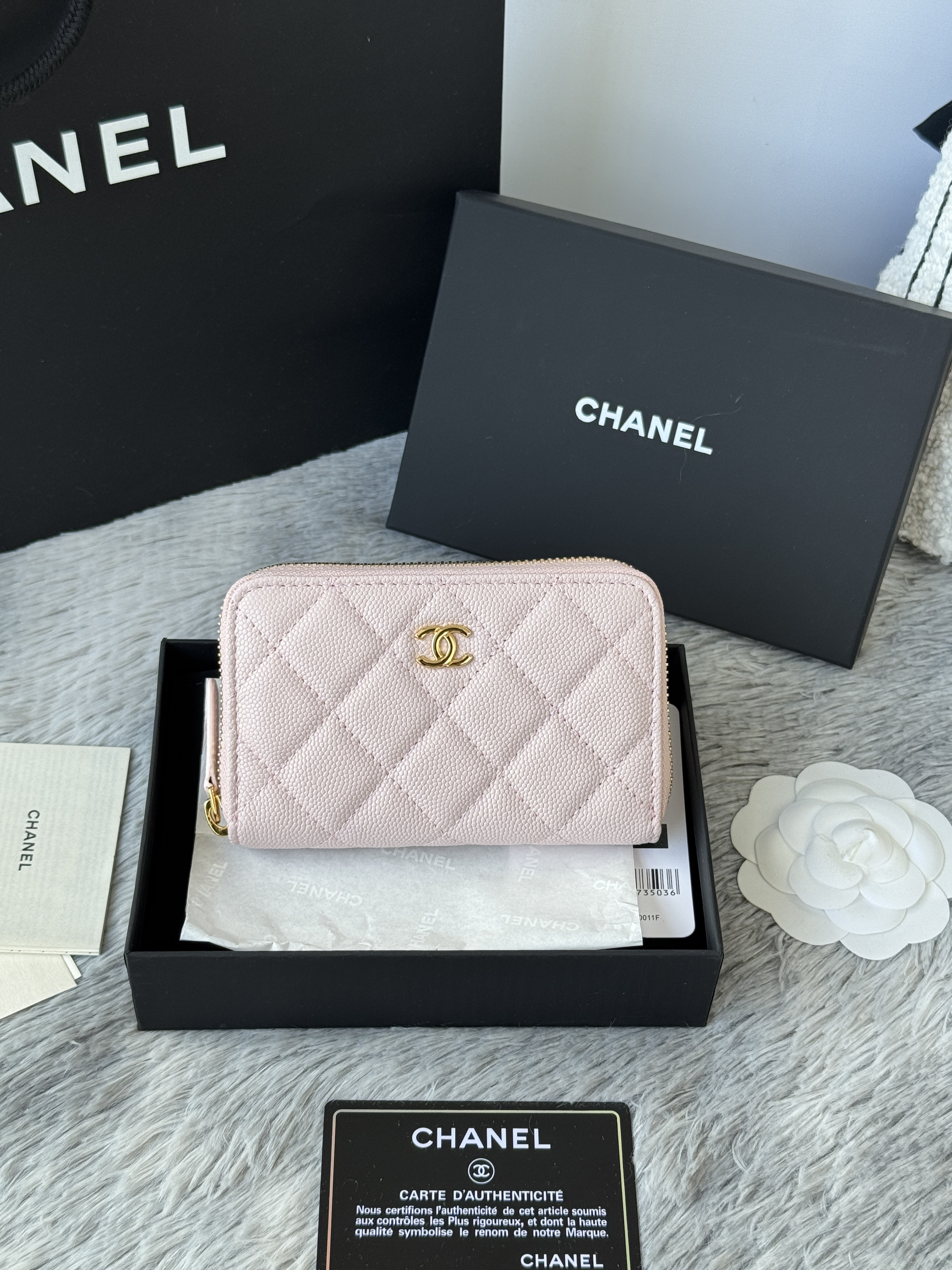 Chanel zipped coin purse in pink quilted caviar leather