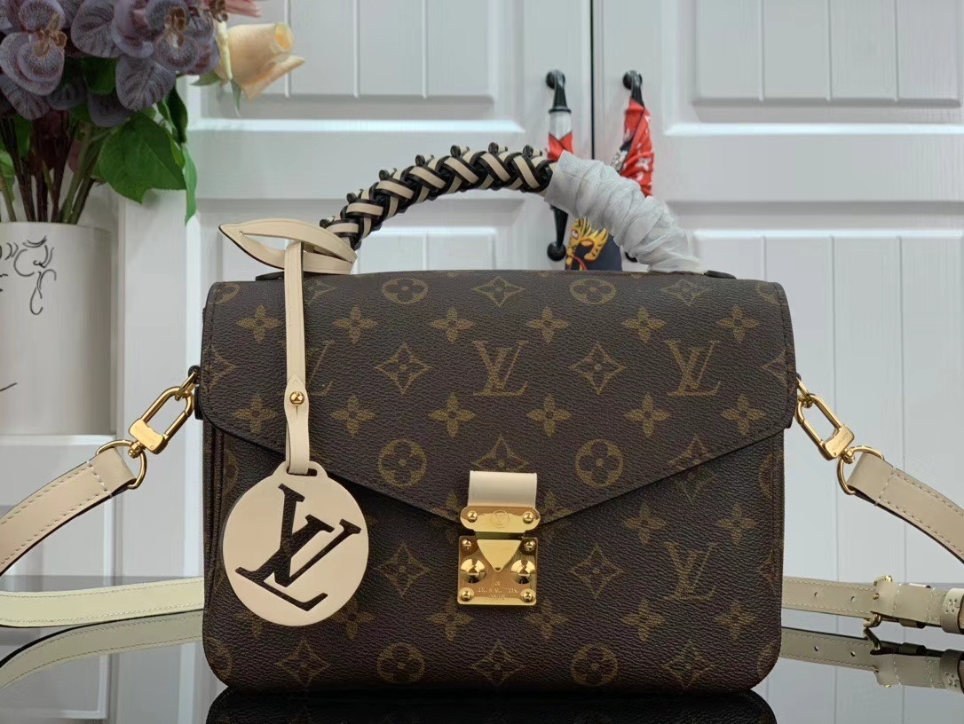 LV Pochette Métis bag in the classic Monogram canvas