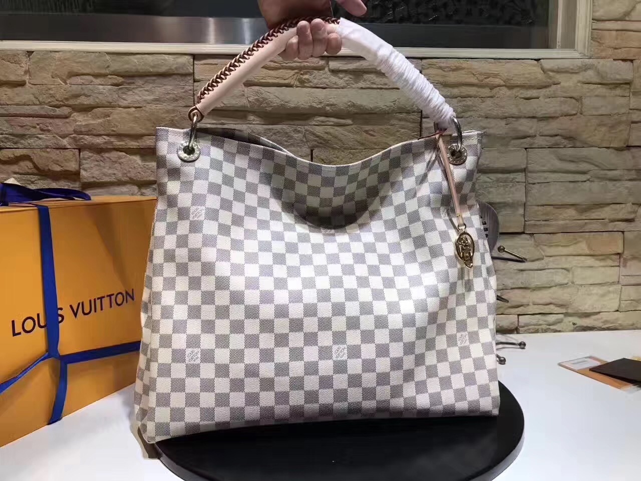 LV Artsy MM shoulder bag in the Damier Azur canvas and cream color with a looping vachetta handle