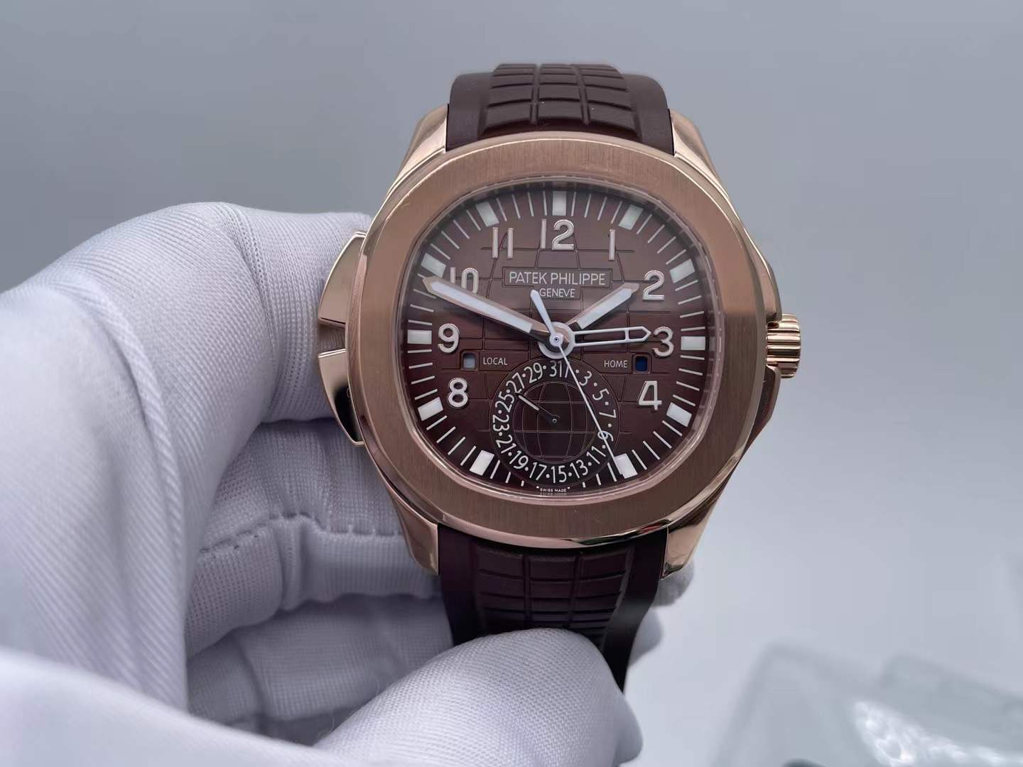 Patek Philippe Aquanaut Travel Time 5164R-001 in rose gold