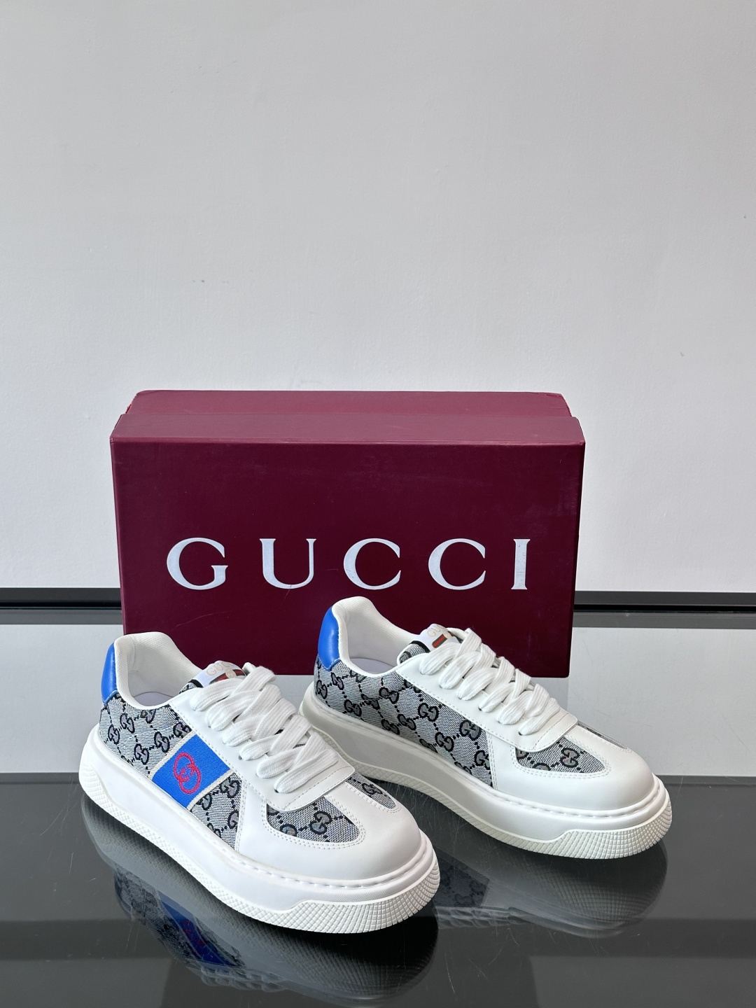 Gucci Men's chunky sneaker with GG in beige and blue