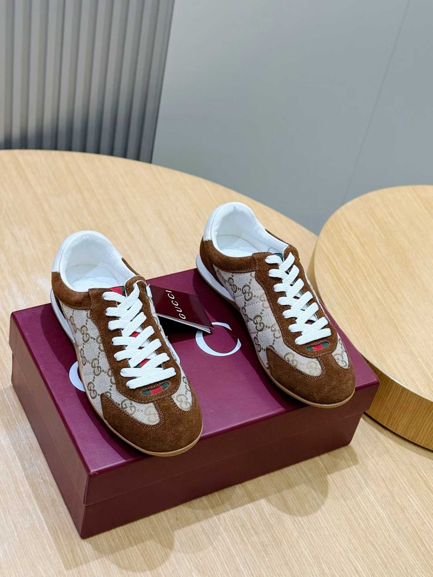 Gucci Shift sneakers in GG canvas and brown