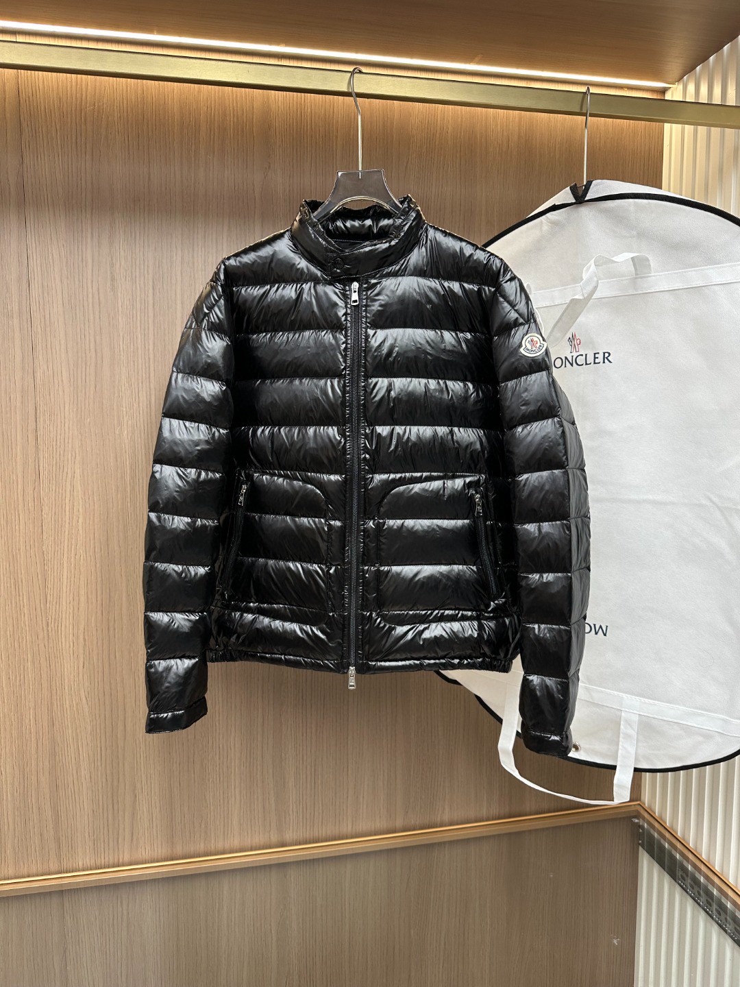 Moncler Acorus quilted down puffer jacket in black nylon
