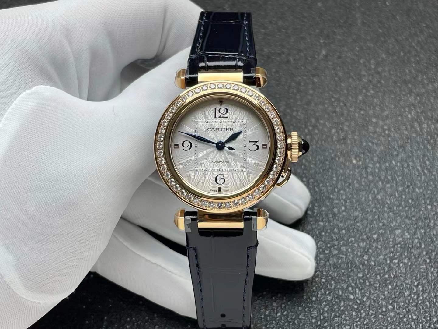 cariter YG white dial with leather strap