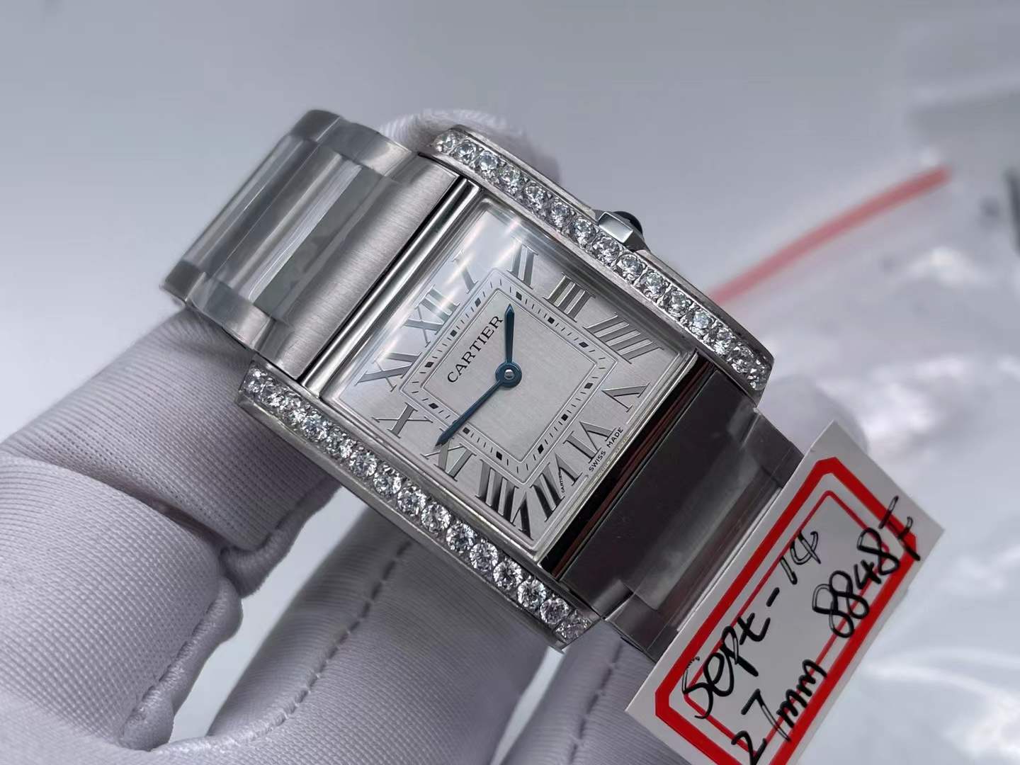 cariter 8848F white dial with diamonds