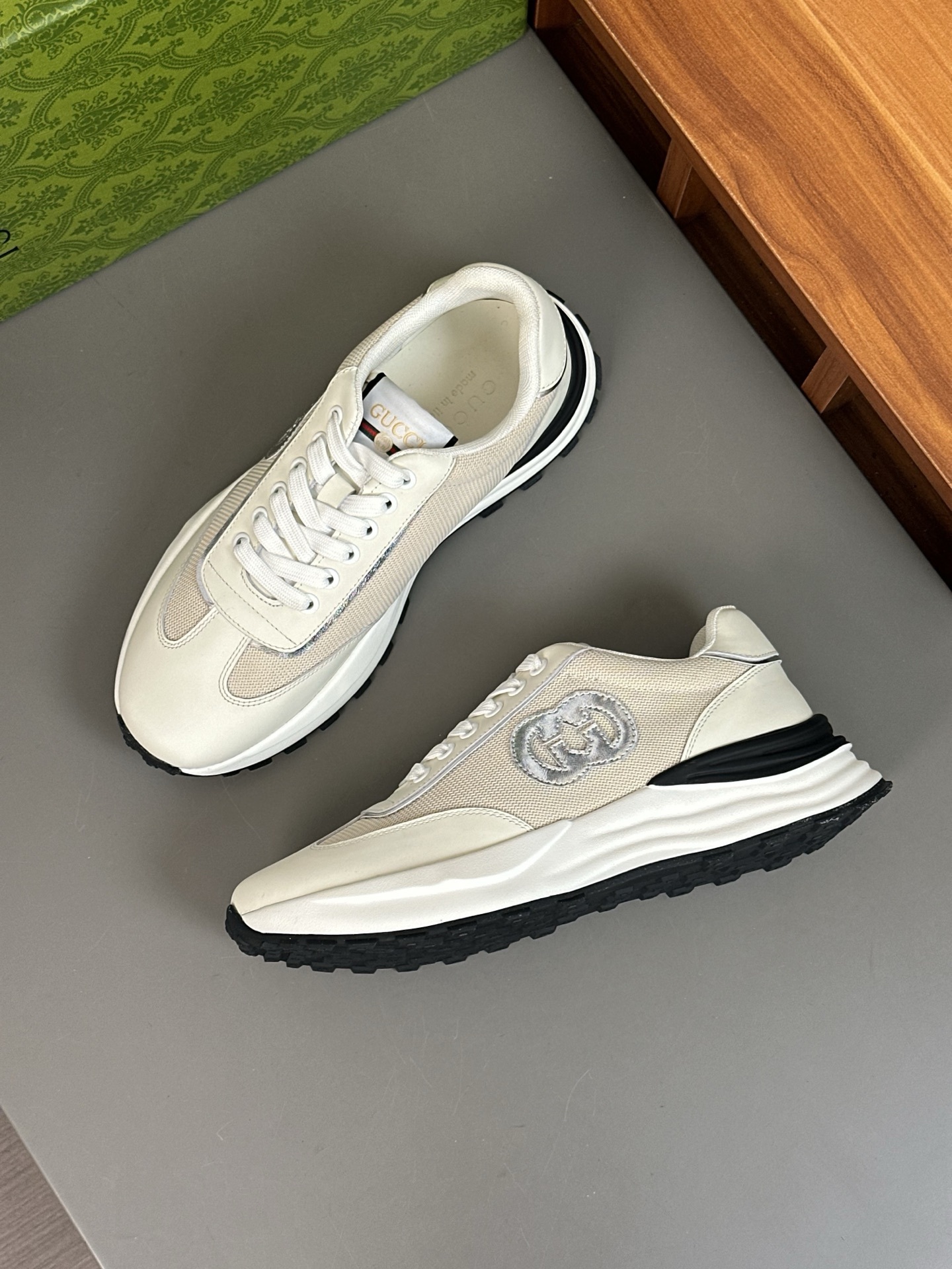 Gucci MAC80 leather sneakers in beige and white calf leather with the signature Interlocking G logo