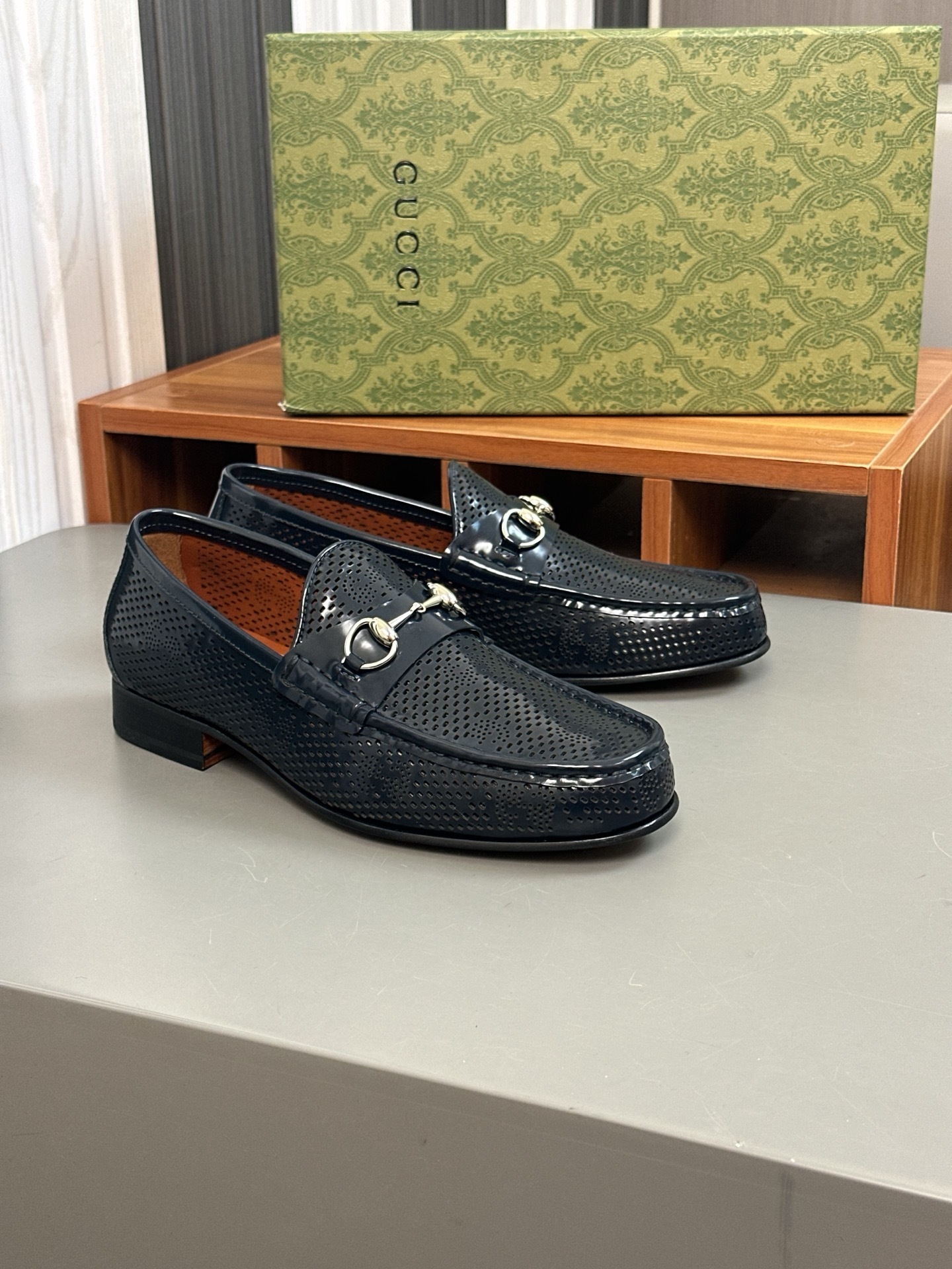 Gucci Men's Horsebit 1953 leather loafers in black