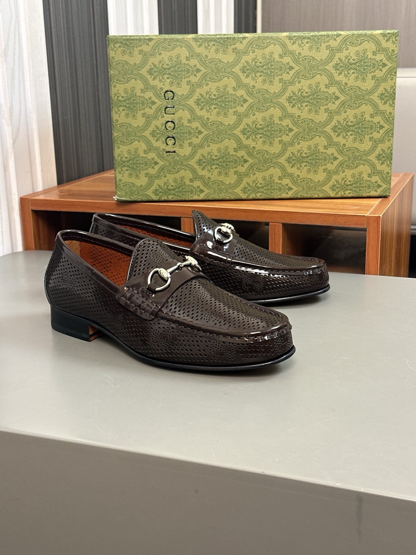 Gucci Men's Horsebit 1953 loafers brown leather with gold-toned hardware