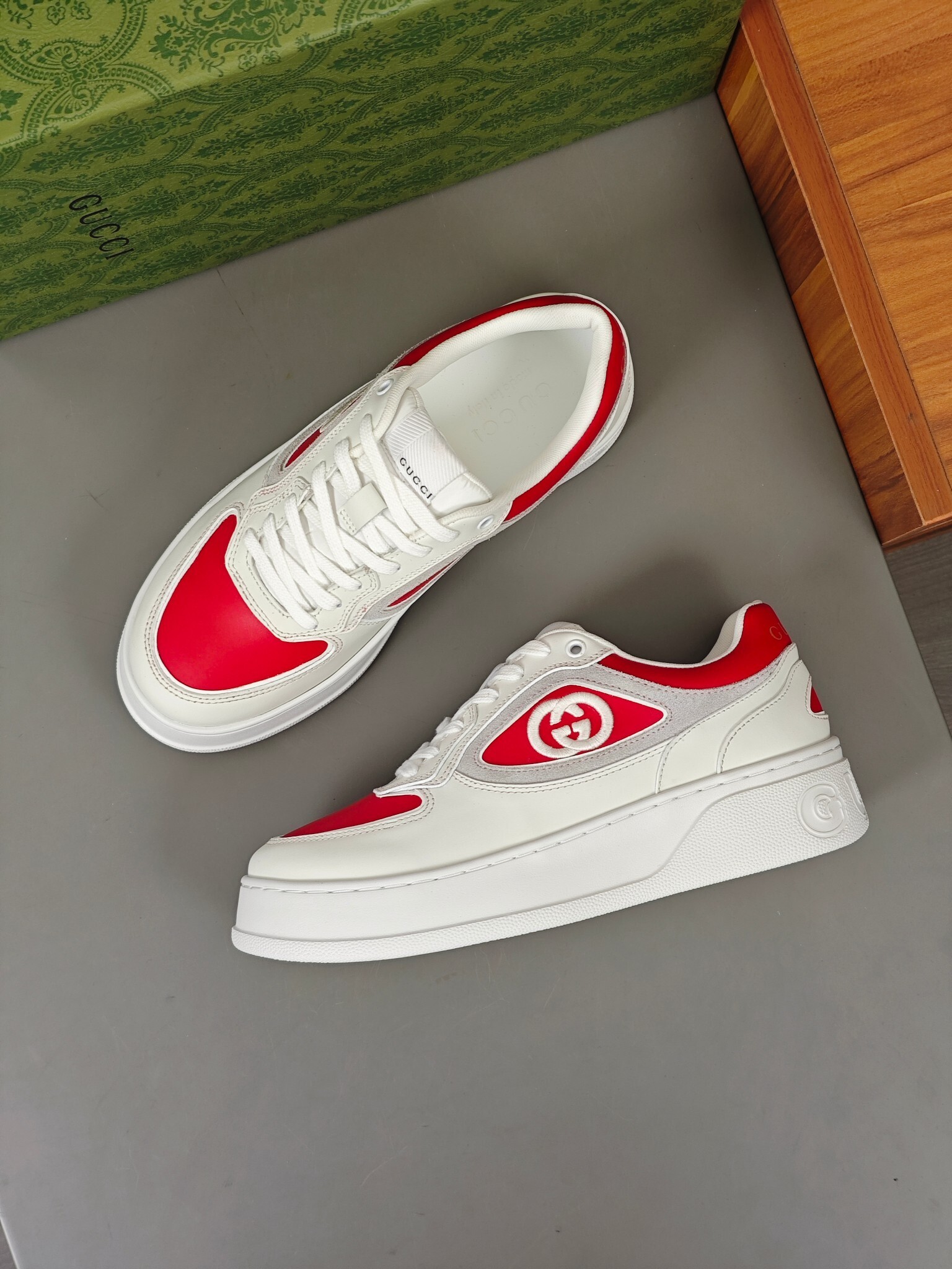 Gucci MAC80 sneaker in off-white and red leather