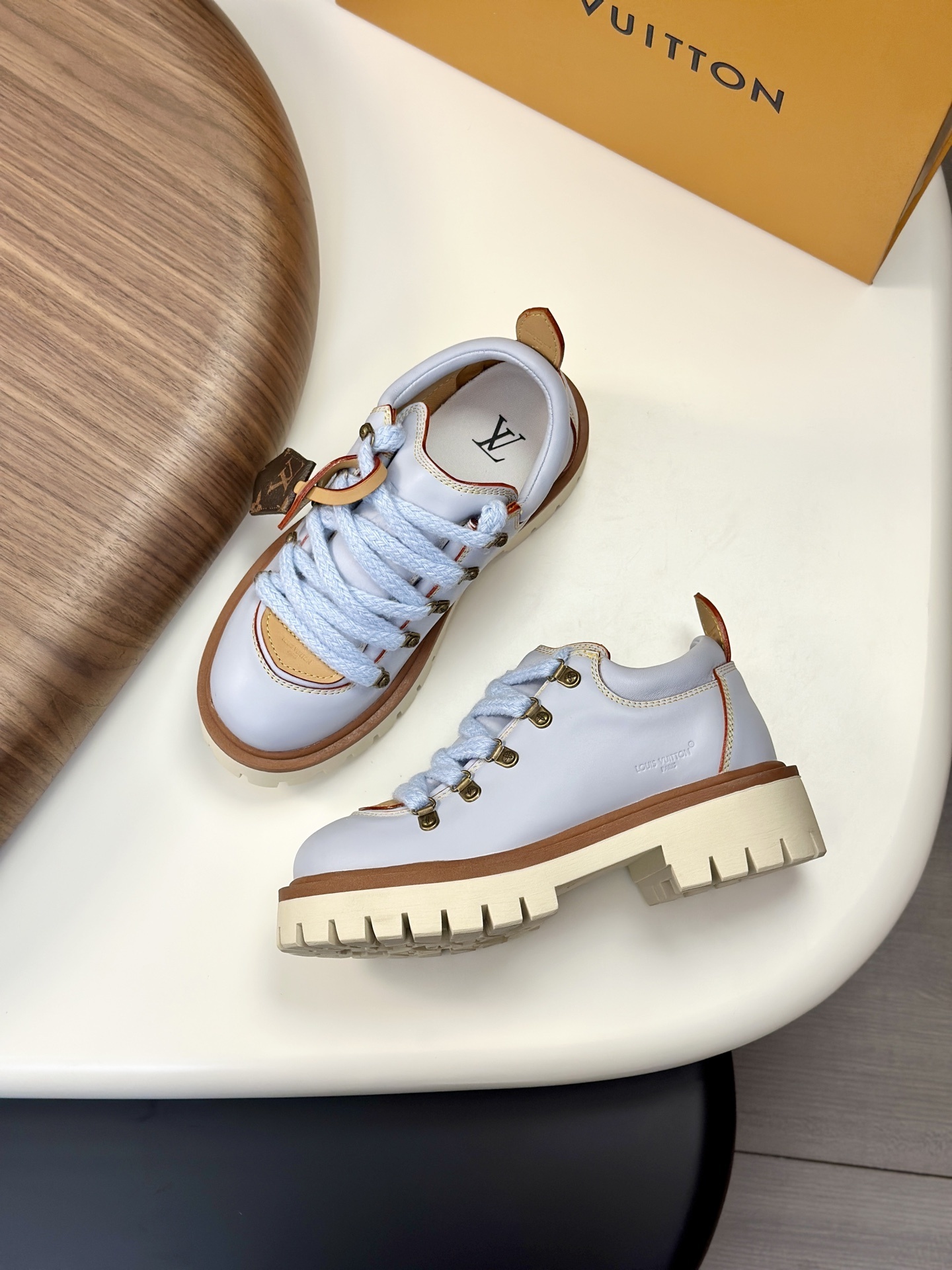 LV Remix Derby shoe in pale blue calf leather.