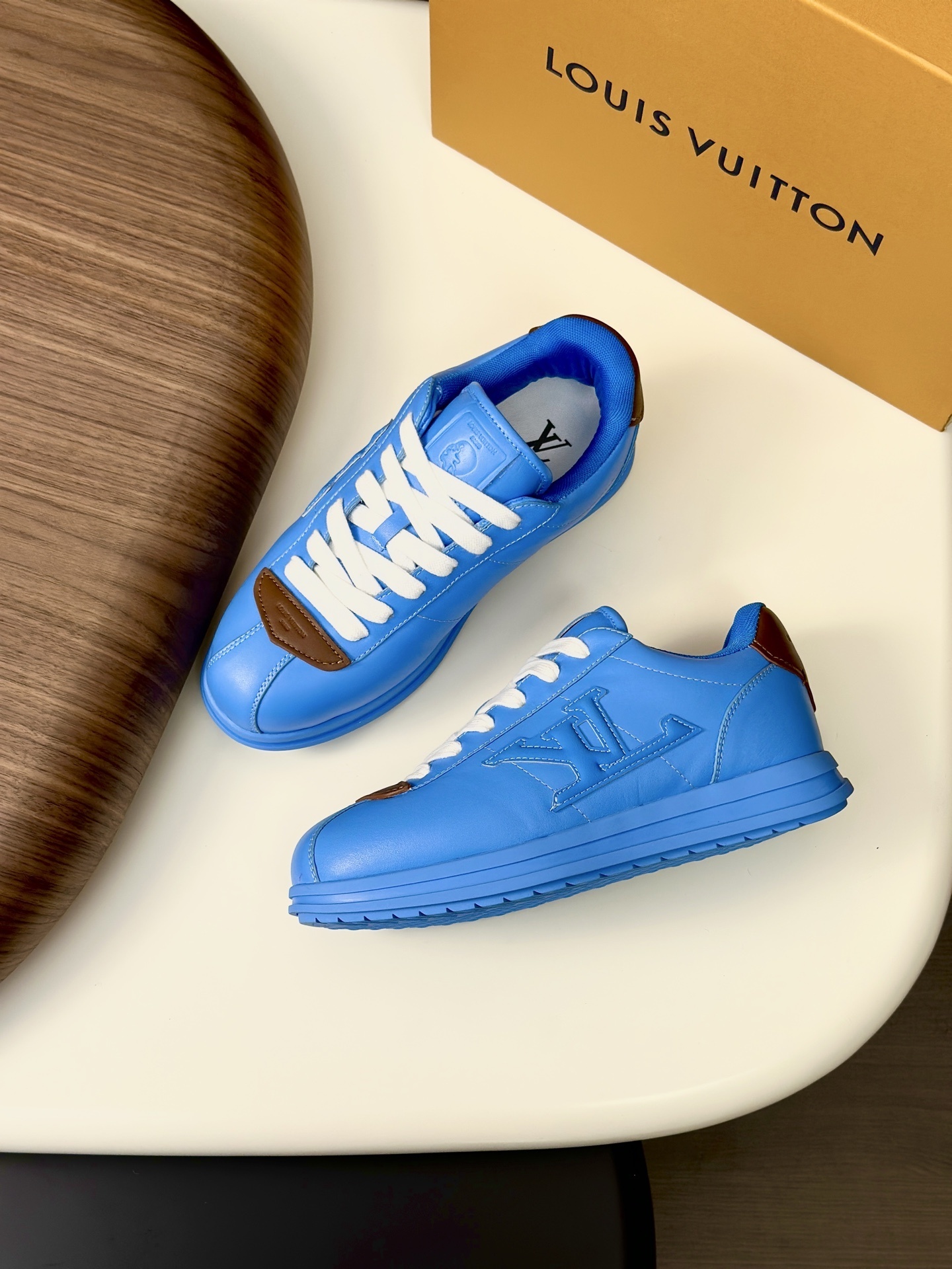 Louis Vuitton LV Buttersoft Sneaker in lambskin and calf leather.