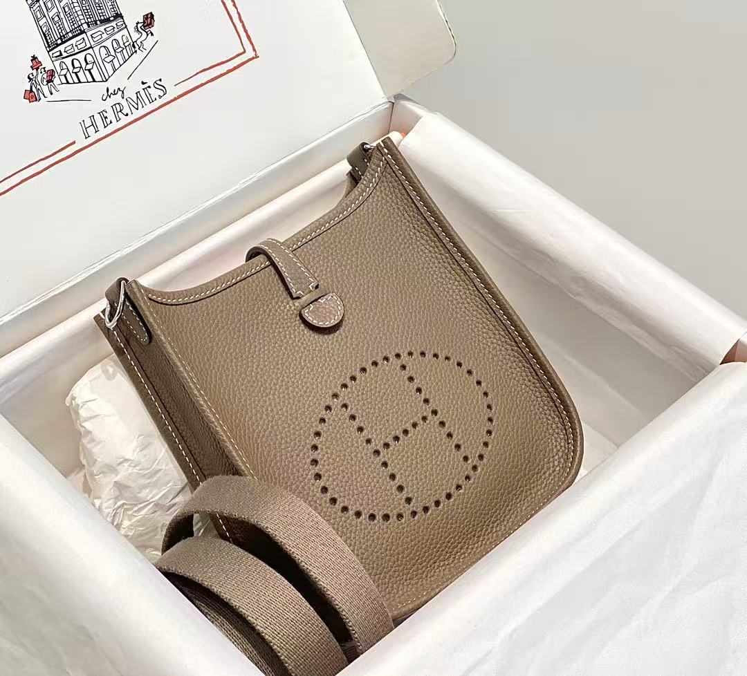 Hermès Evelyne TPM bag in Etoupe Clemence togo leather with gold hardware