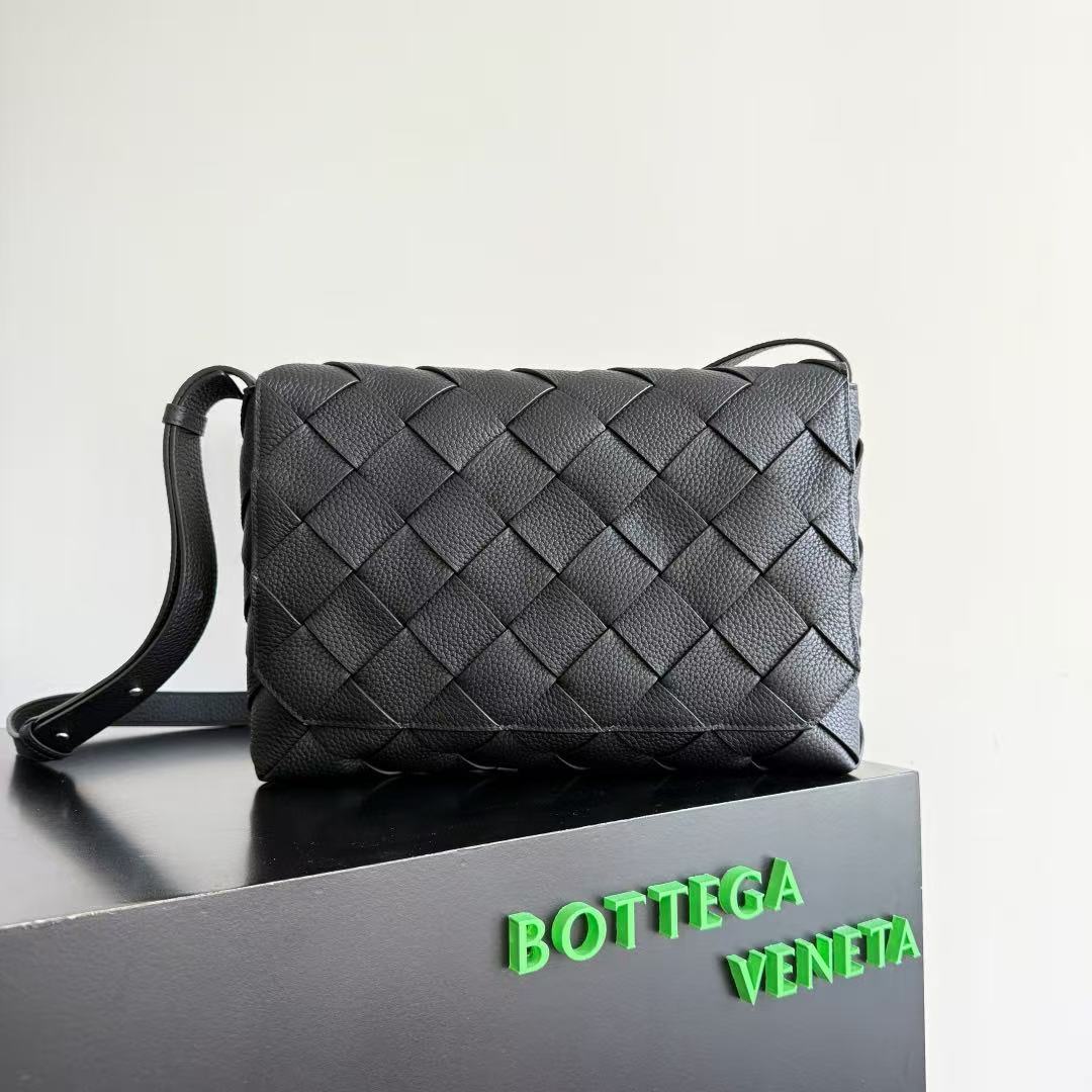 Bottega Veneta Large Diago messenger bag in black grained Intreccio leather