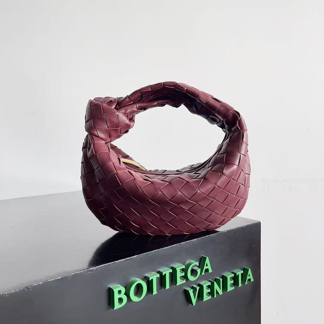 Bottega Veneta Mini Jodie bag in burgundy intrecciato leather