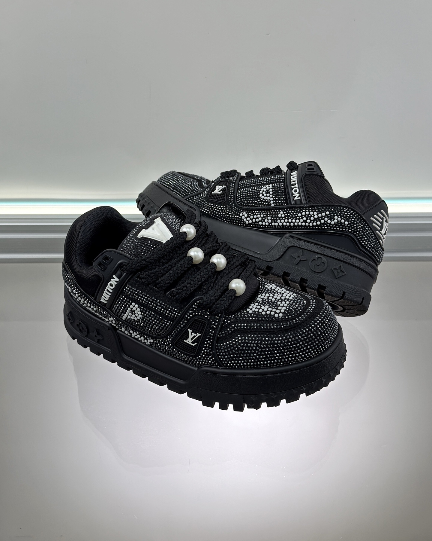 LV Trainer Maxi in black with diamond/Swarovski crystal