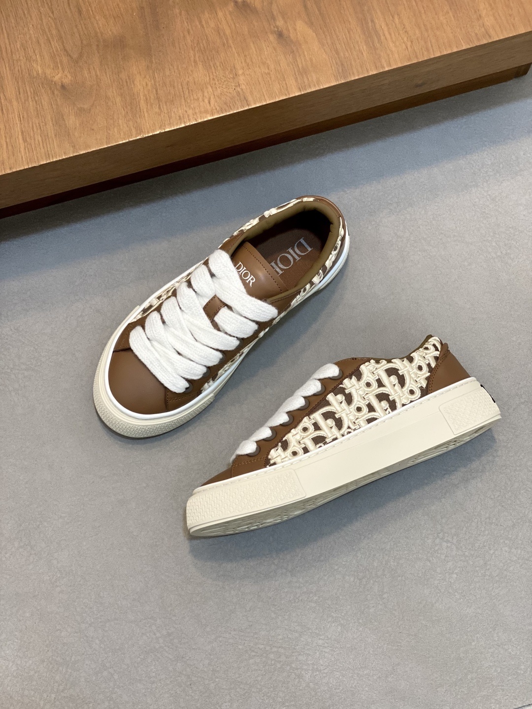 Dior B33 sneaker in brown and white Dior Oblique jacquard canvas
