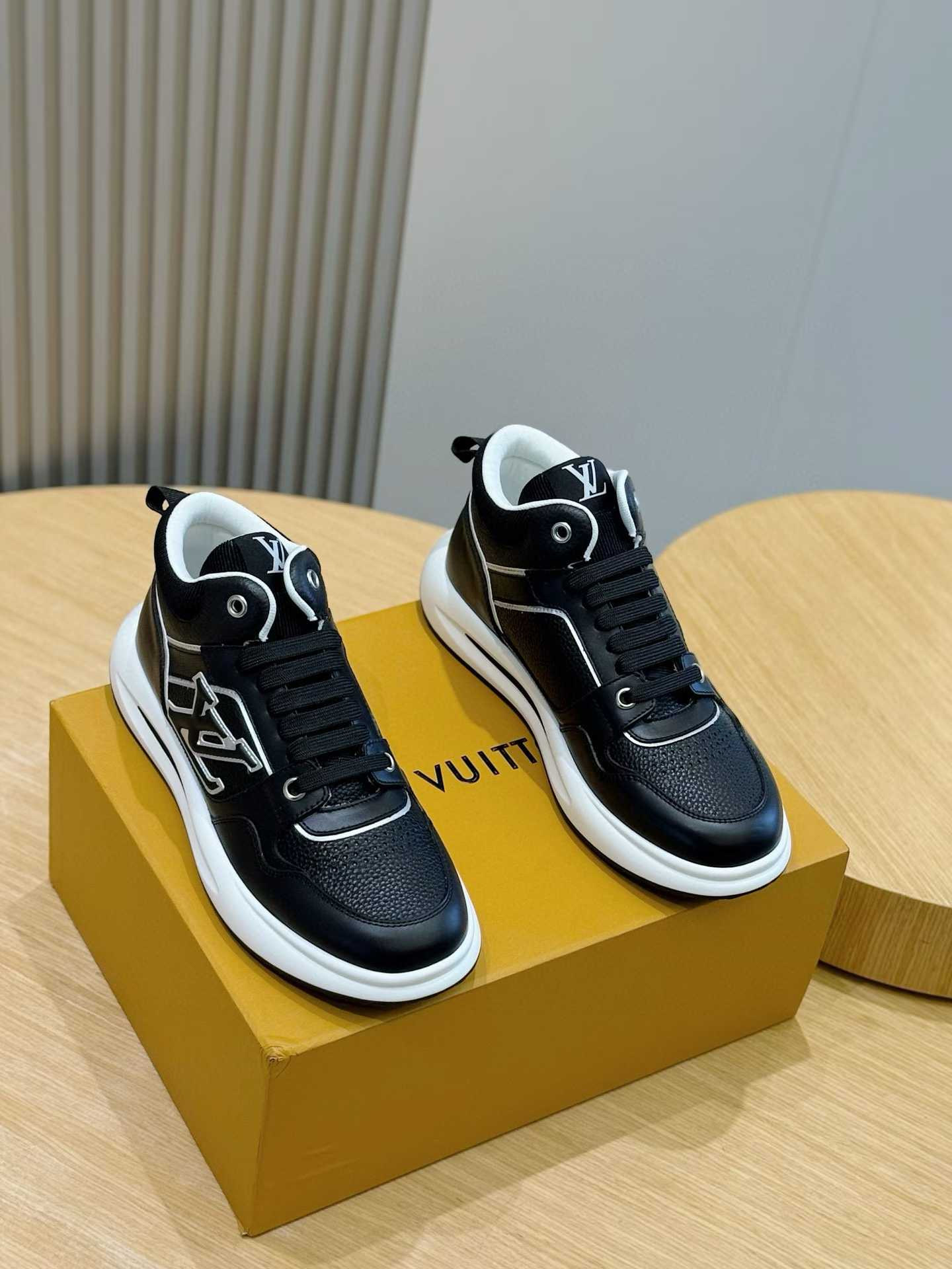 LV Trainer sneakers in black and white calf leather
