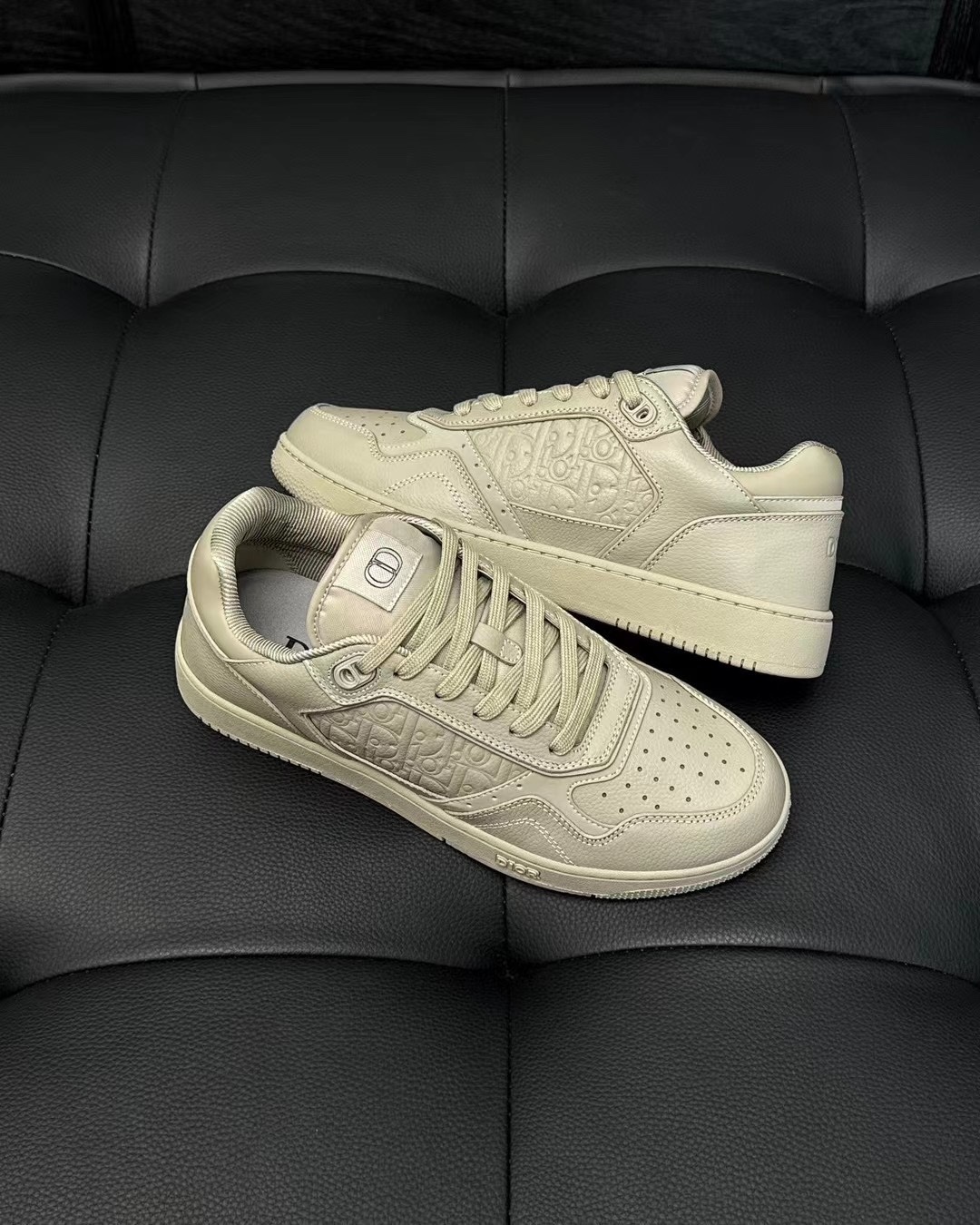 Dior B27 Uptown White low-top sneaker calfskin and white Dior Gravity leather