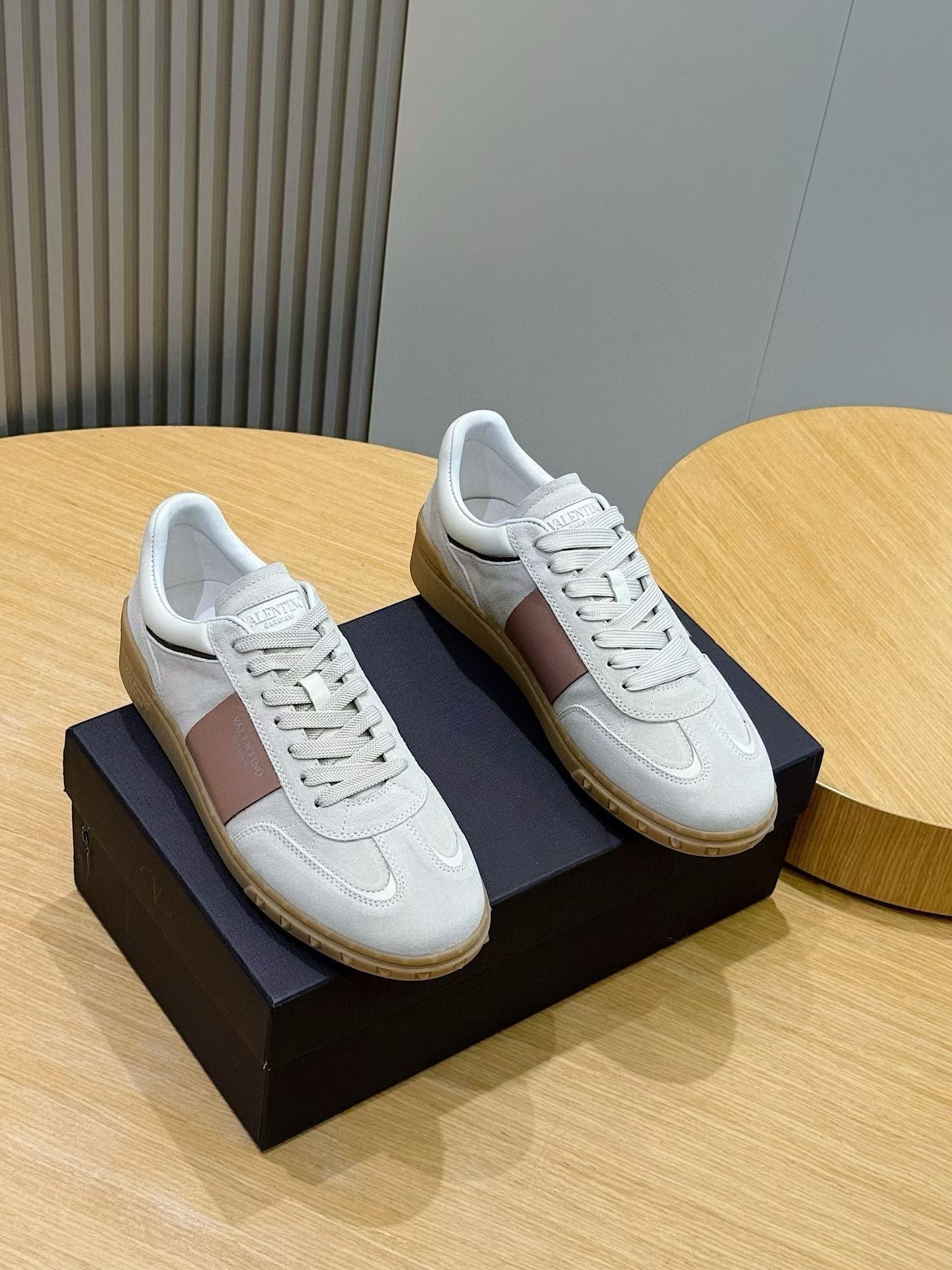 Dior B01 Matchpoint sneaker in white smooth calfskin with a suede