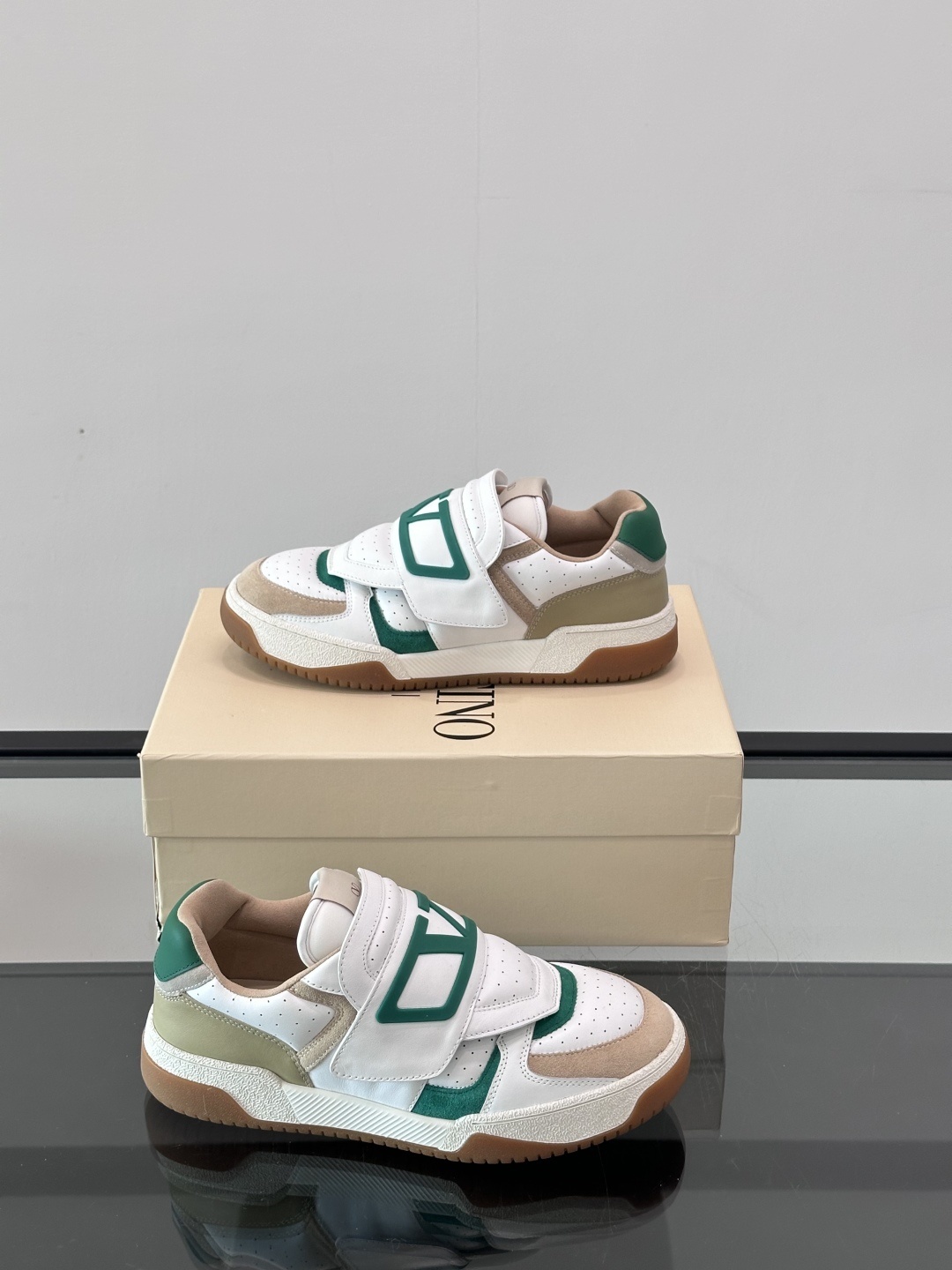 Valentino Garavani Joie De Jouer low-top sneaker Beige