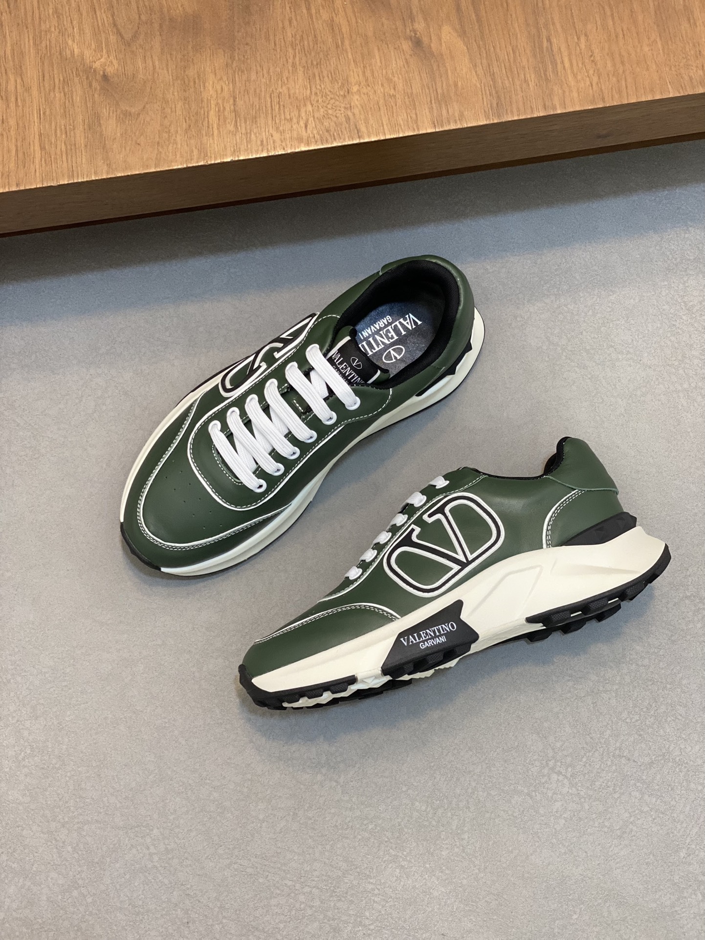 Valentino Garavani VL7N leather sneakers in green with white