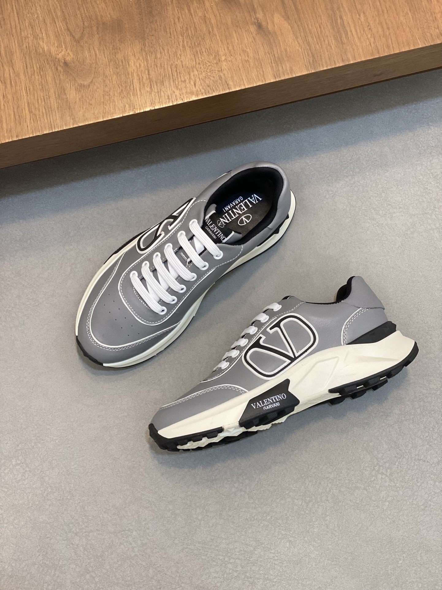 Valentino Garavani VL7N sneakers in a grey and white
