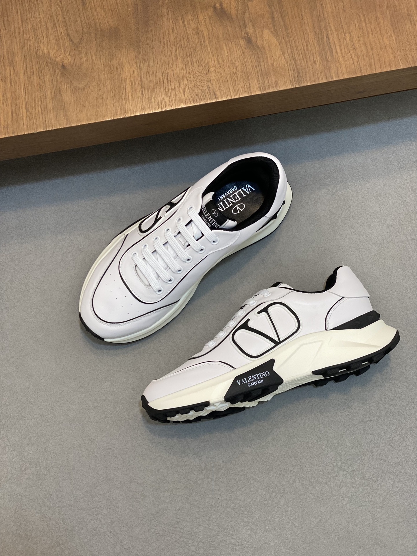 Valentino Garavani Bubbleback low-top sneakers in white